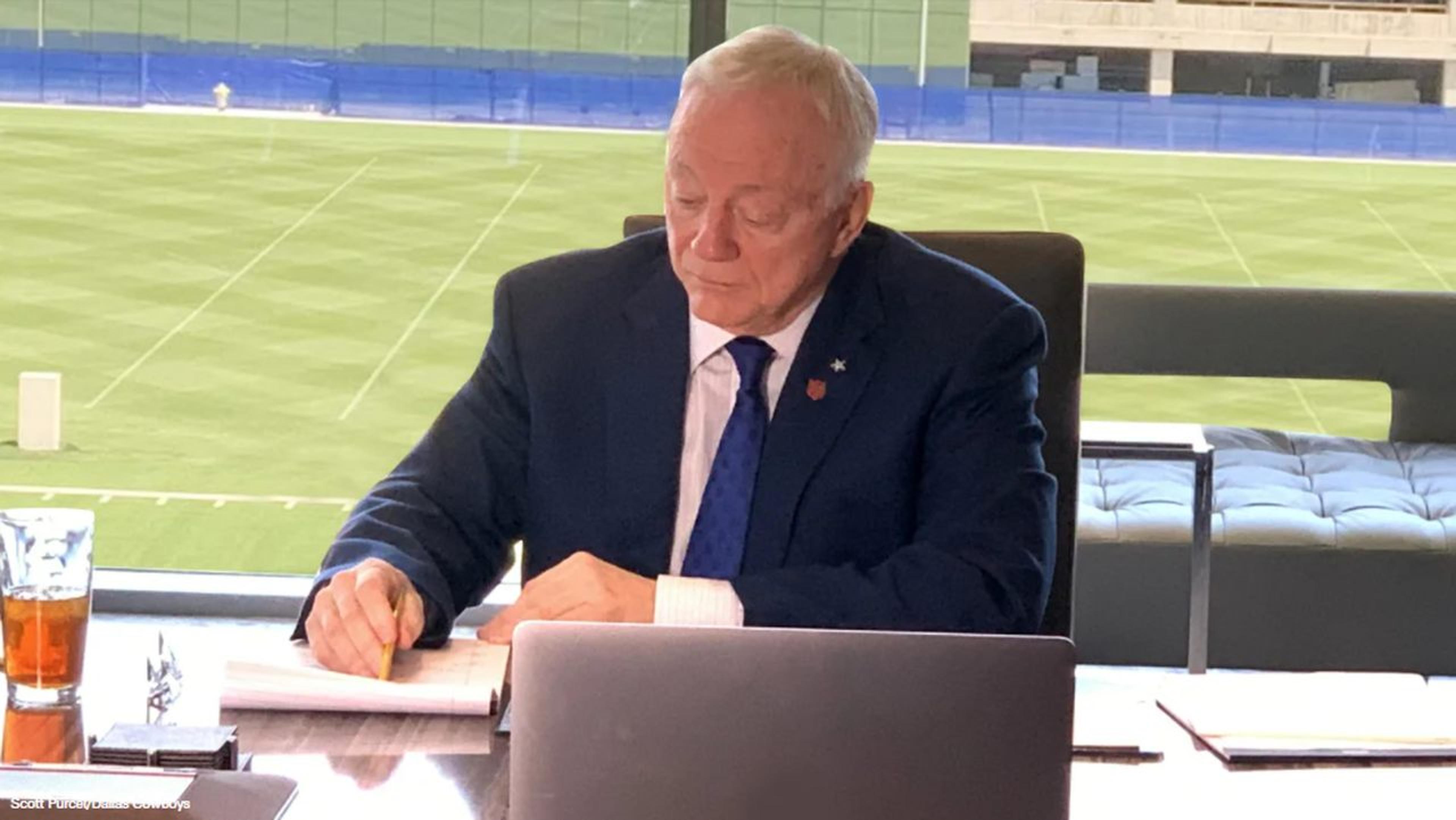 Jerry Jones se mostra confiante na presença de Dak Prescott contra o Minnesota Vikings