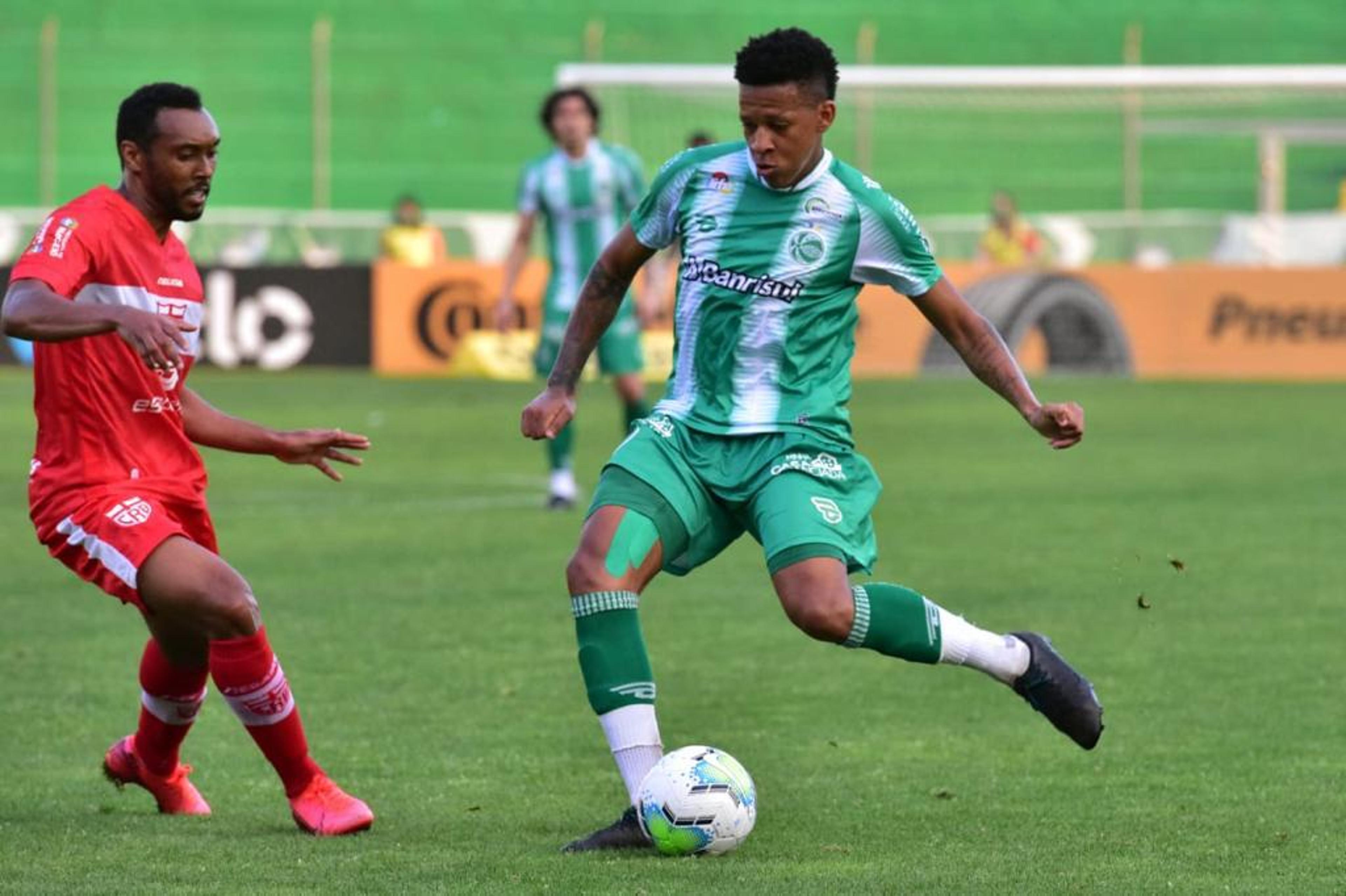 Com assistências, Gustavo Bochecha vira referência no meio do Juventude