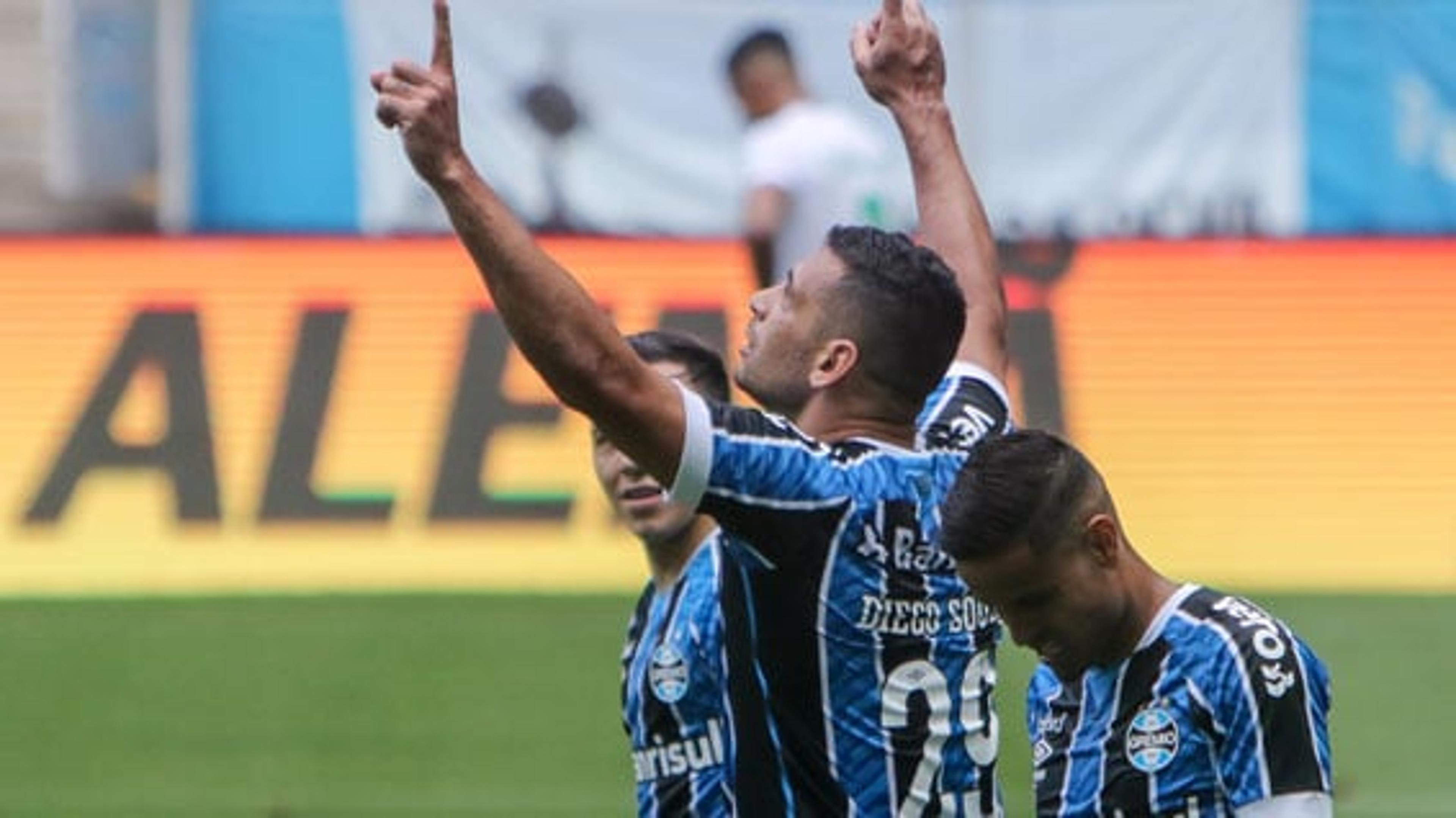 Resolveu! Diego Souza faz dois e Grêmio passa tranquilo pelo Cuiabá na Copa do Brasil