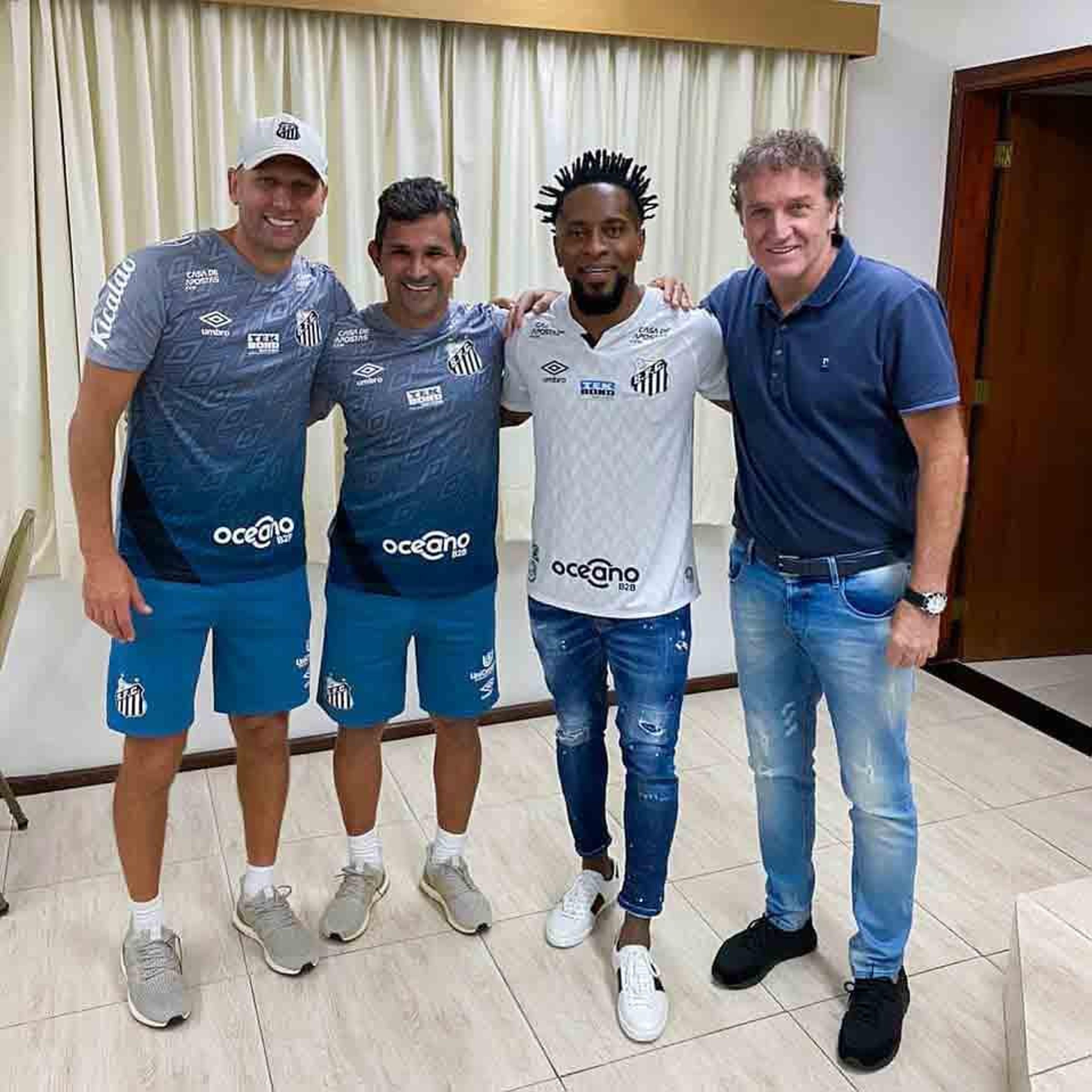 Zé Roberto parabeniza Santos por classificação na Libertadores e é criticado por torcedores do Palmeiras