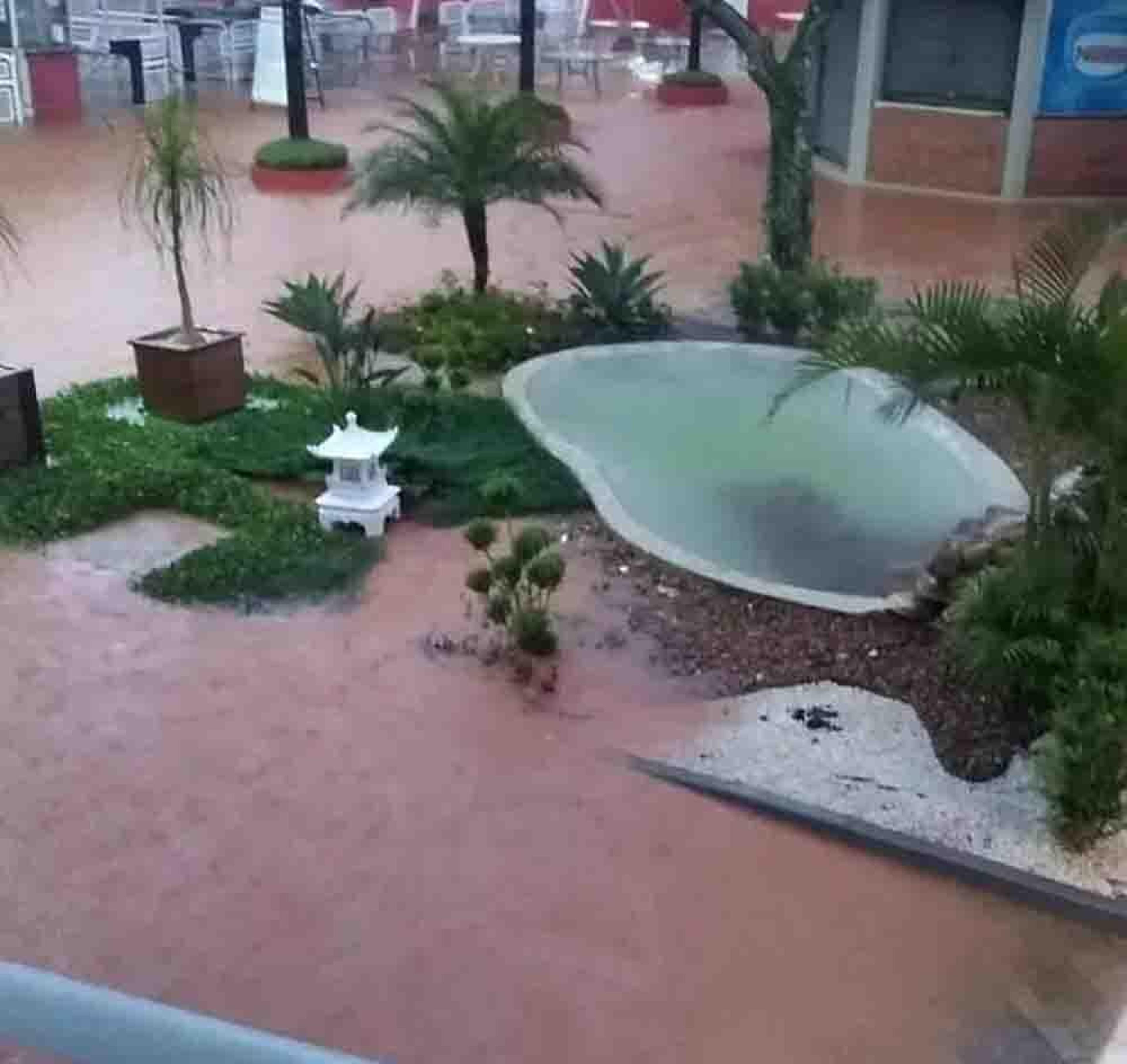 Sede do São Paulo no Morumbi é atingida por forte chuva e sofre alagamento