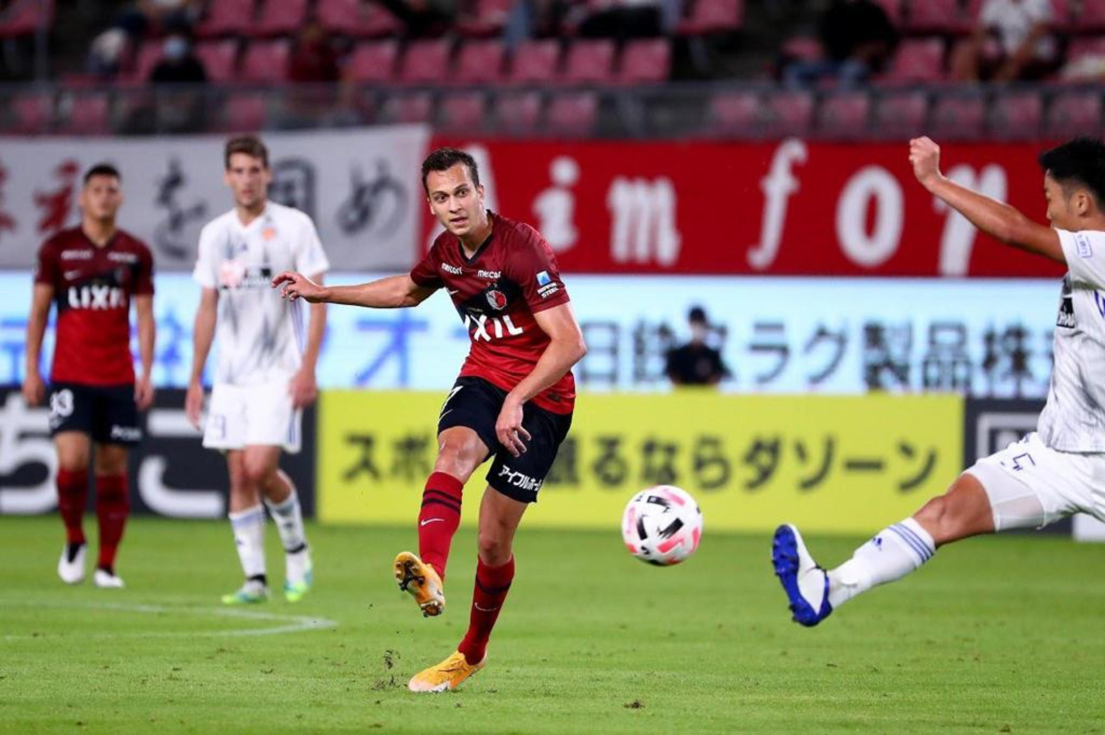 Conselhos de Zico, crescimento mental e temporada de “garçom”: Juan Alano faz balanço do ano no Kashima Antlers