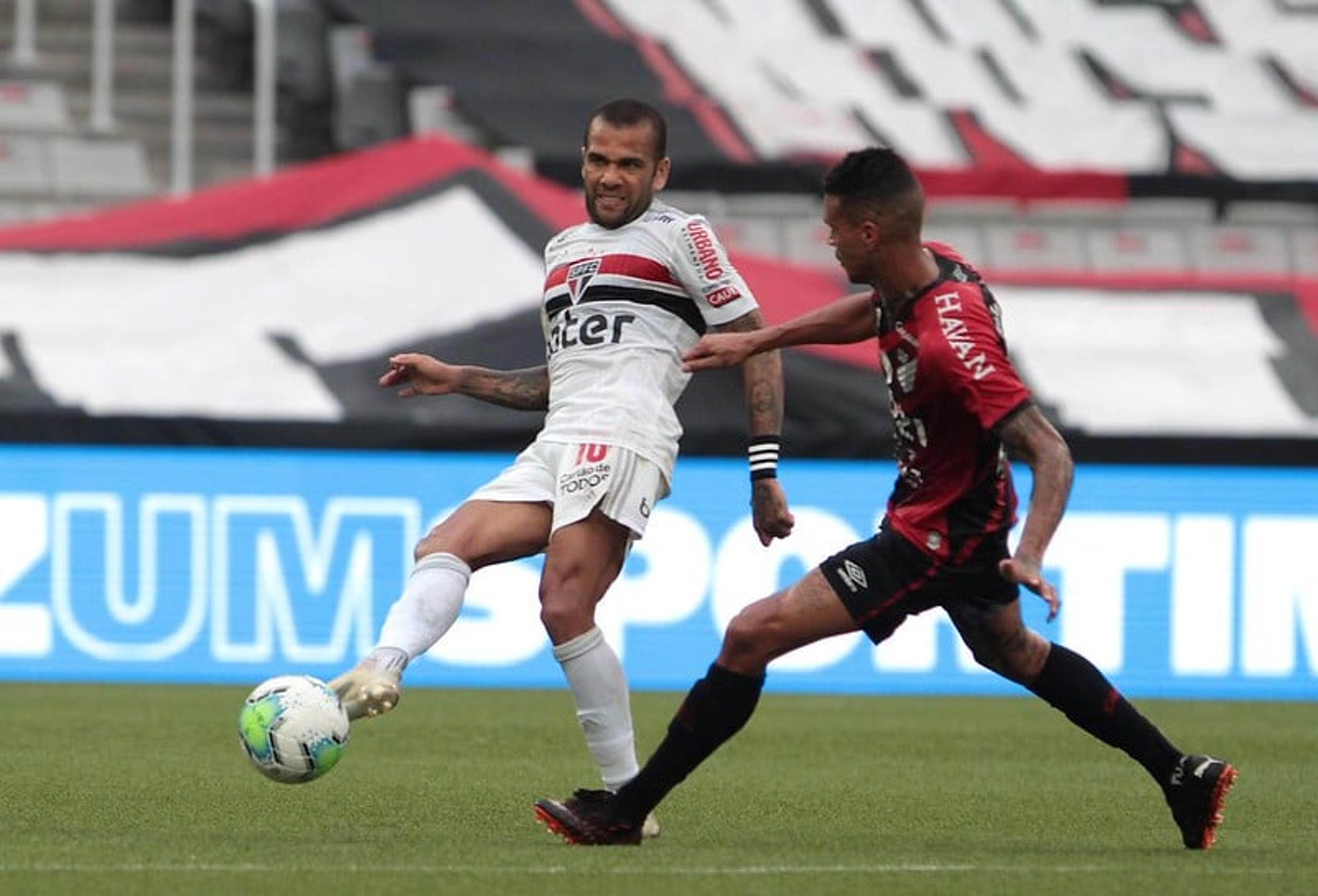 Neto acusa Daniel Alves de mandar no clube e dispara: ‘Como 10, é um dos piores da história do São Paulo’