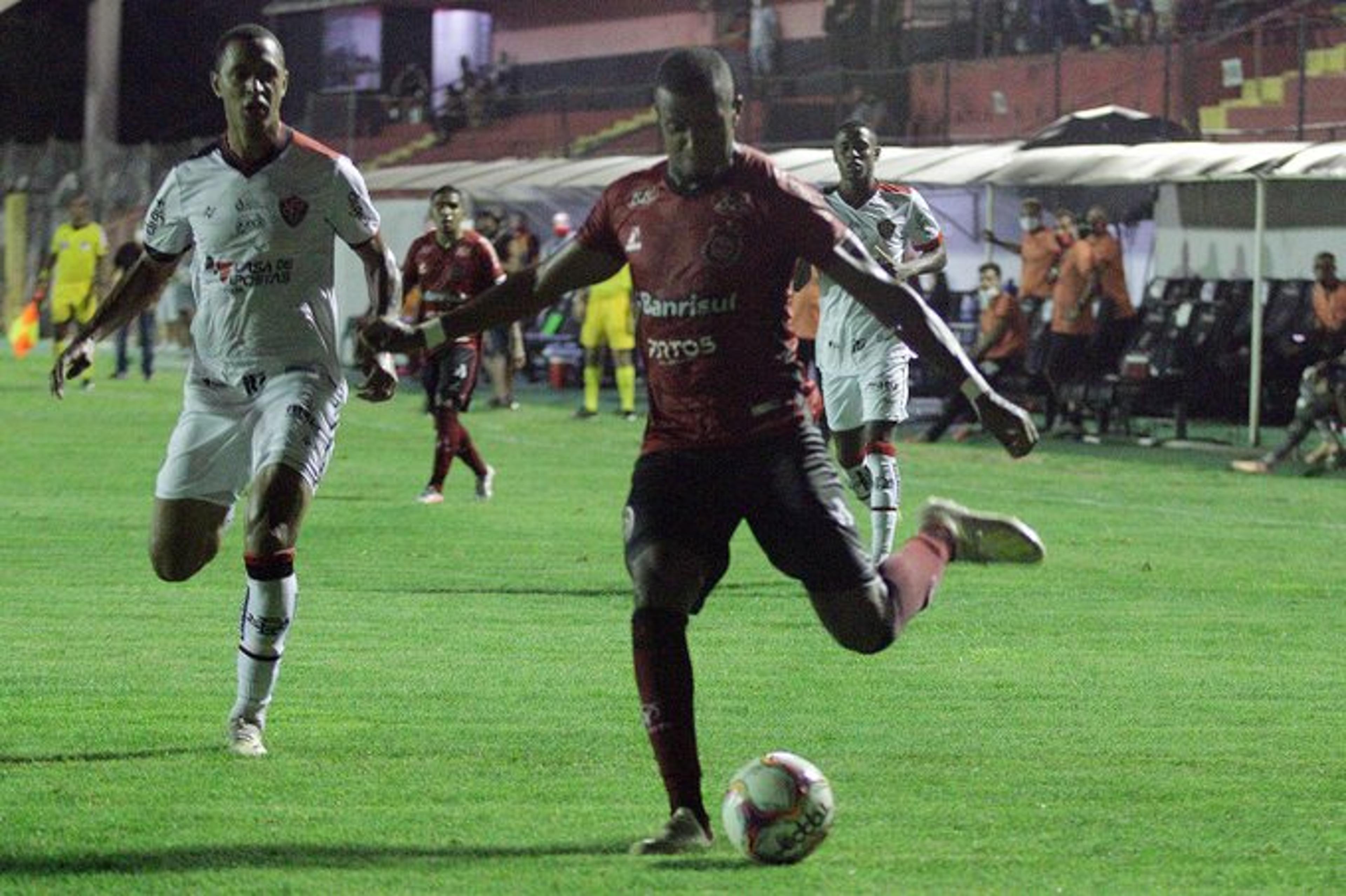 Com gol de promessa, Vitória encerra Série B com êxito fora de casa contra o Brasil-RS