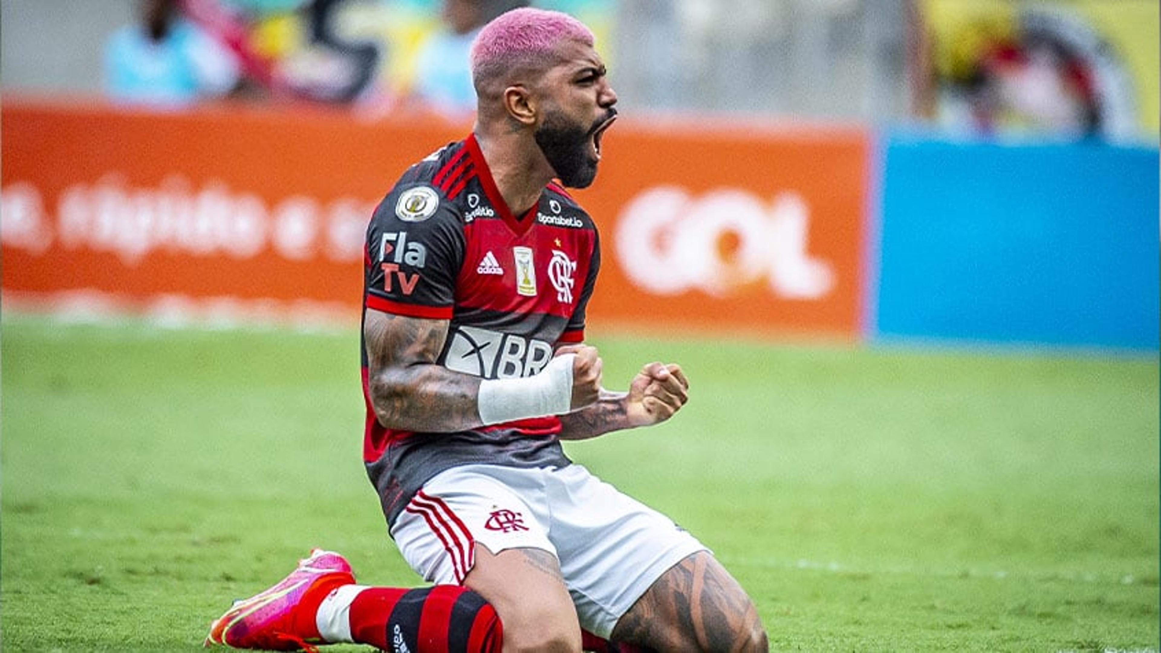 Gabigol curte folga com amigos após vitória do Flamengo contra o Corinthians