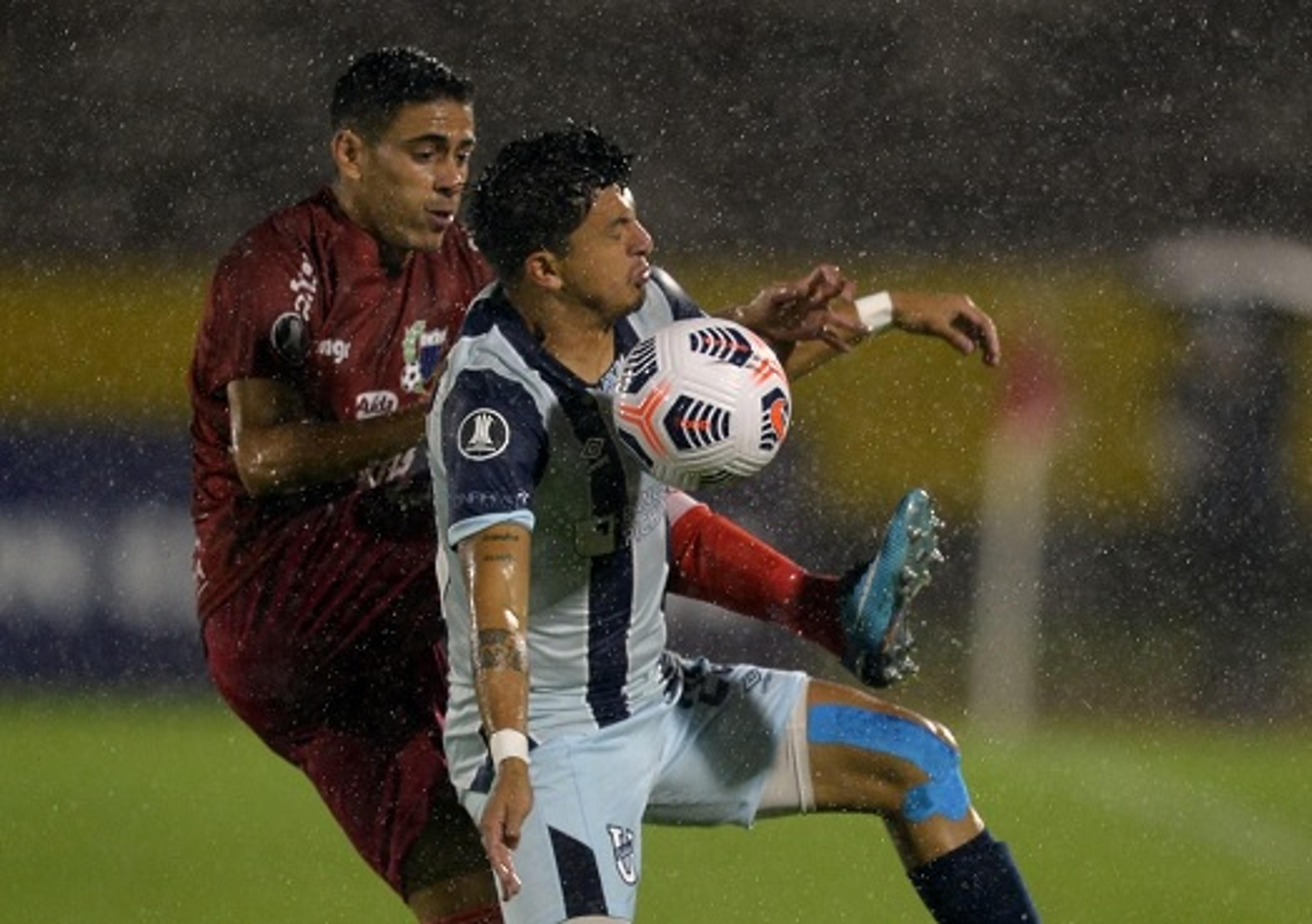 Católica-EQU vence Liverpool-URU e passa para 2ª fase da Pré-Libertadores