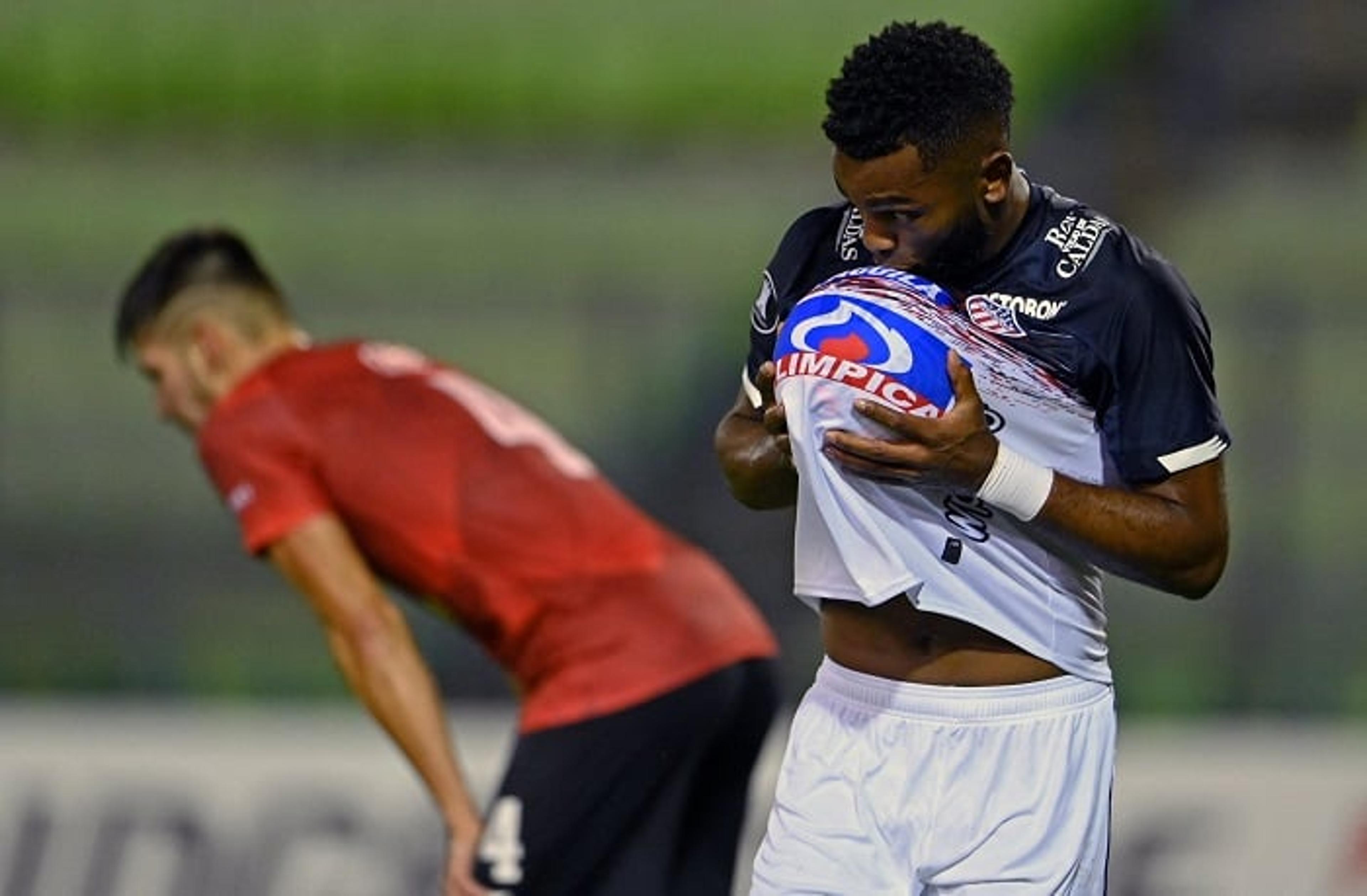 Com gol nos acréscimos, Junior Barranquilla arranca virada sobre o Caracas pela Libertadores