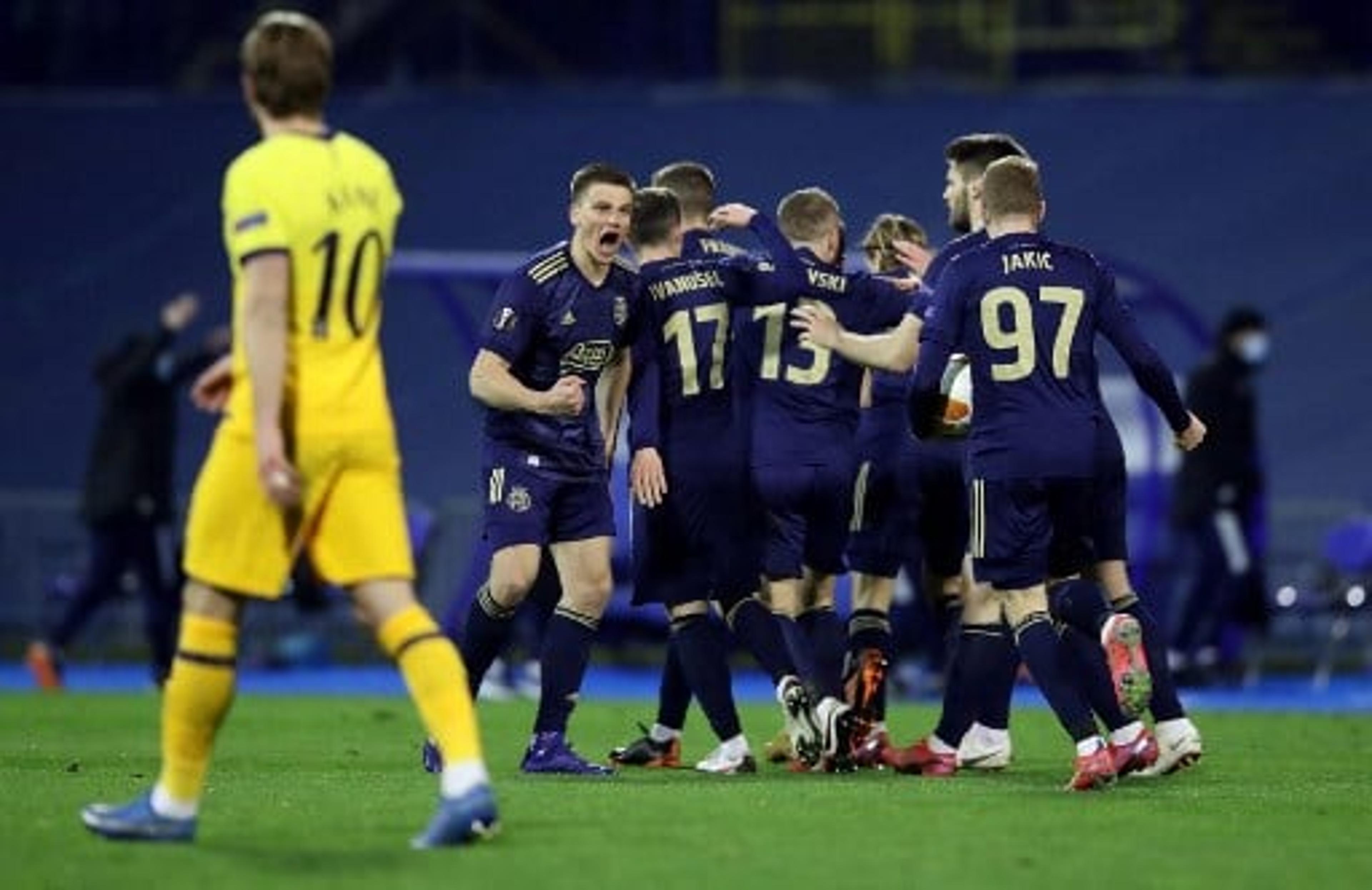 Com três gols de Orsic, Dinamo Zagreb elimina o Tottenham na Europa League