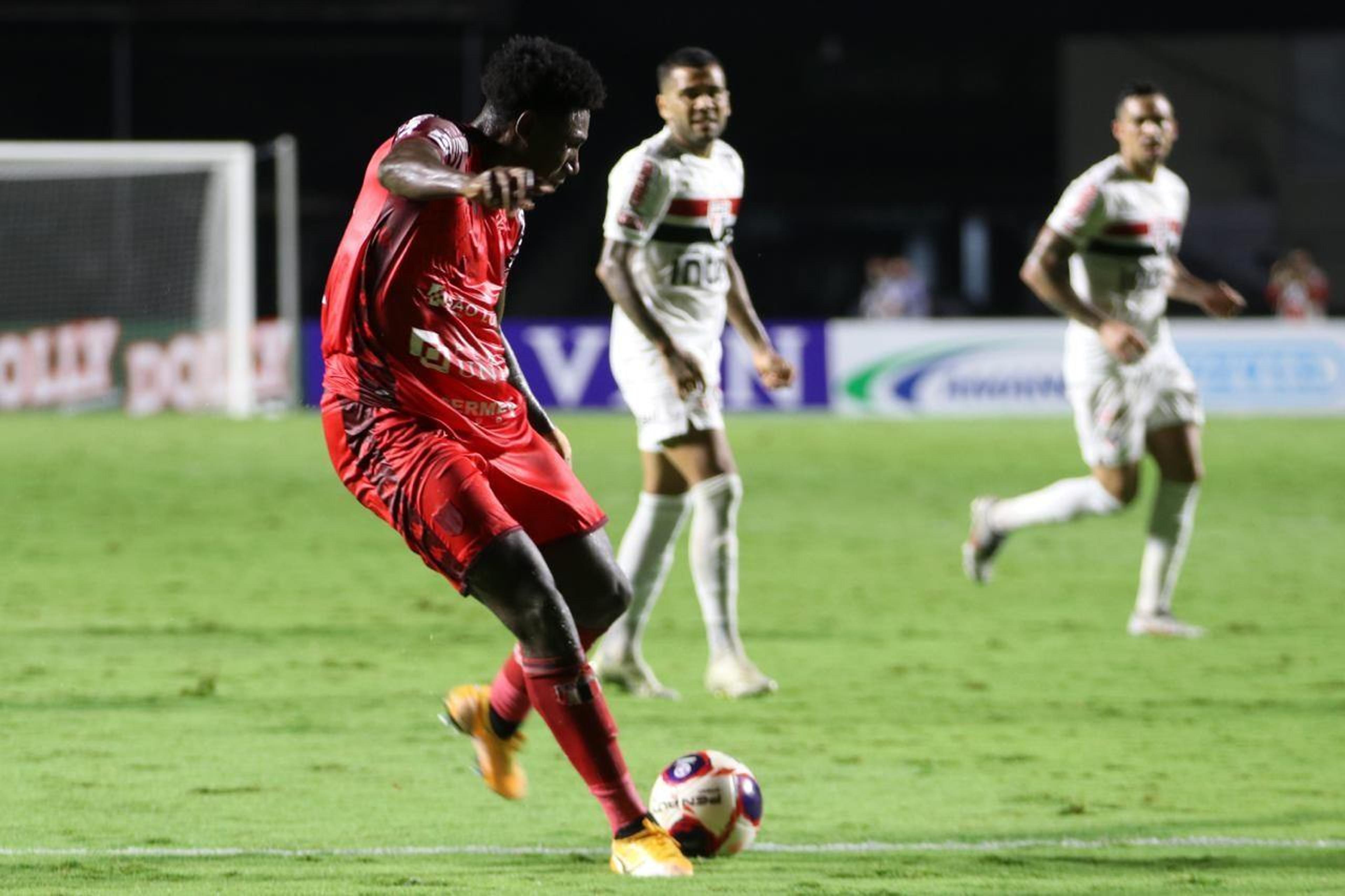 Emprestado ao Botafogo-SP, Kaio Magno teve apenas uma oportunidade