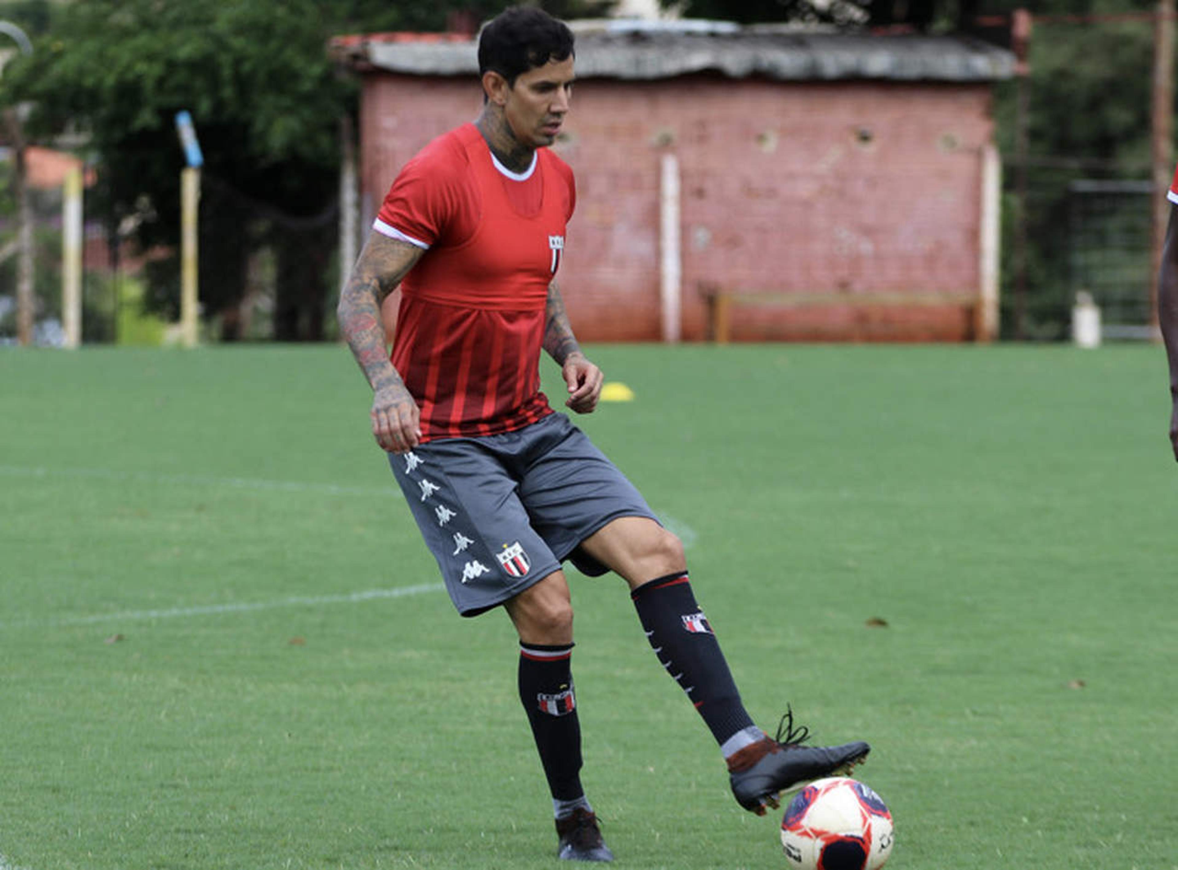 Victor Ramos destaca bom momento no Botafogo-SP e foca em sequência positiva da equipe na temporada