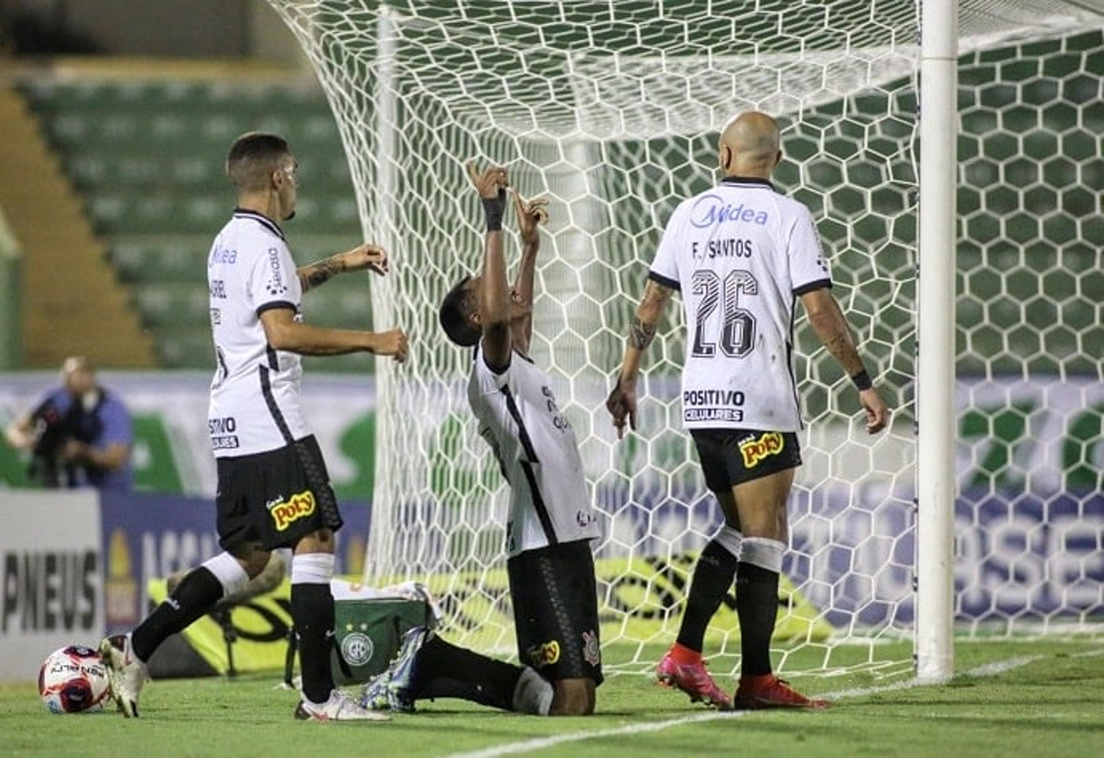 Corinthians joga mal, ‘acha’ um gol e bate o Guarani em noite de Cássio