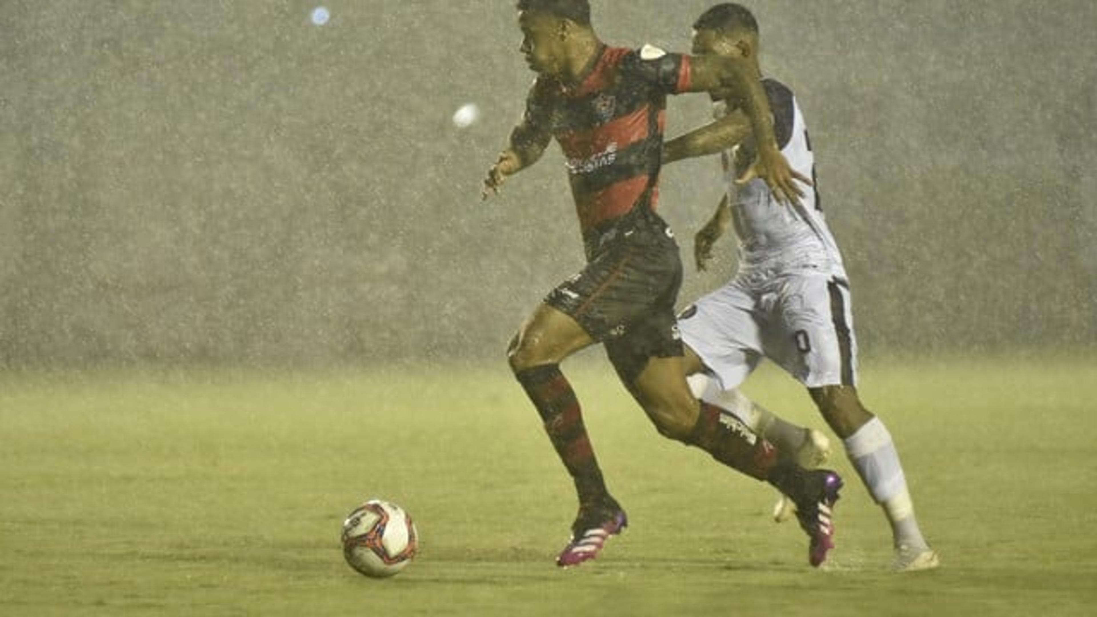 Vitória perde de virada e se complica no Campeonato Baiano