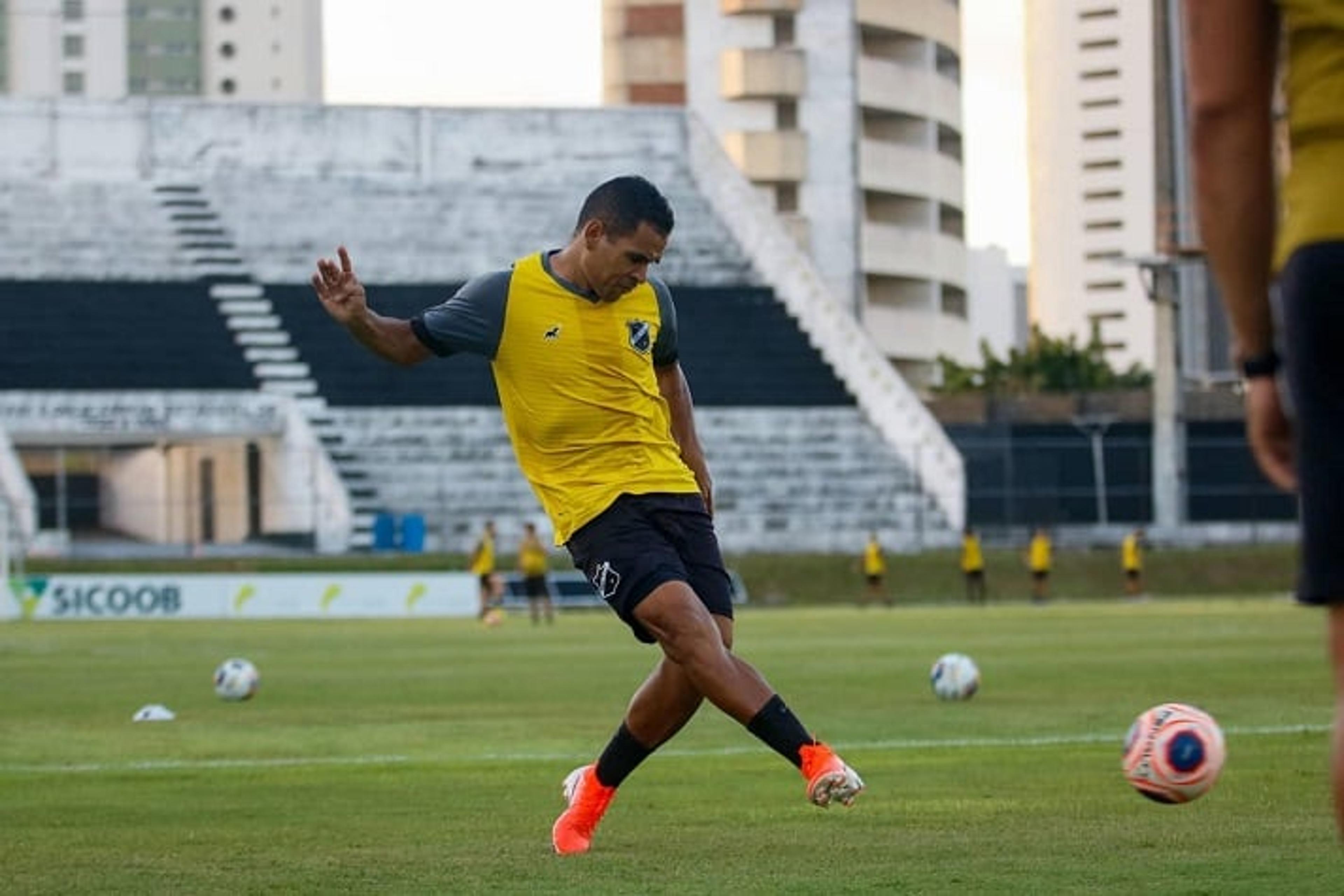 Éderson quer evolução no ABC-RN e grande temporada pelo clube