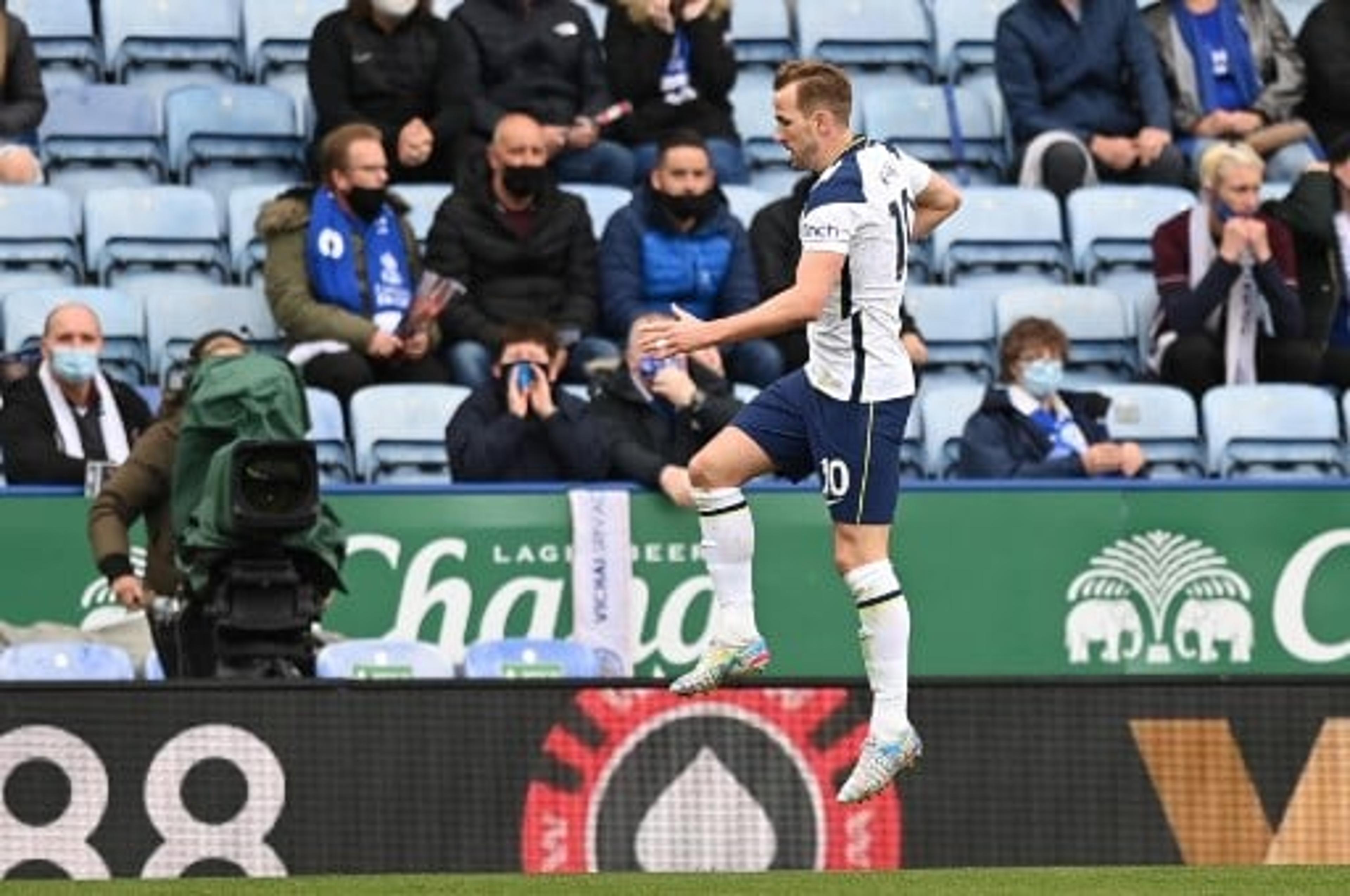 Tottenham vence de virada e impede classificação do Leicester para a Champions