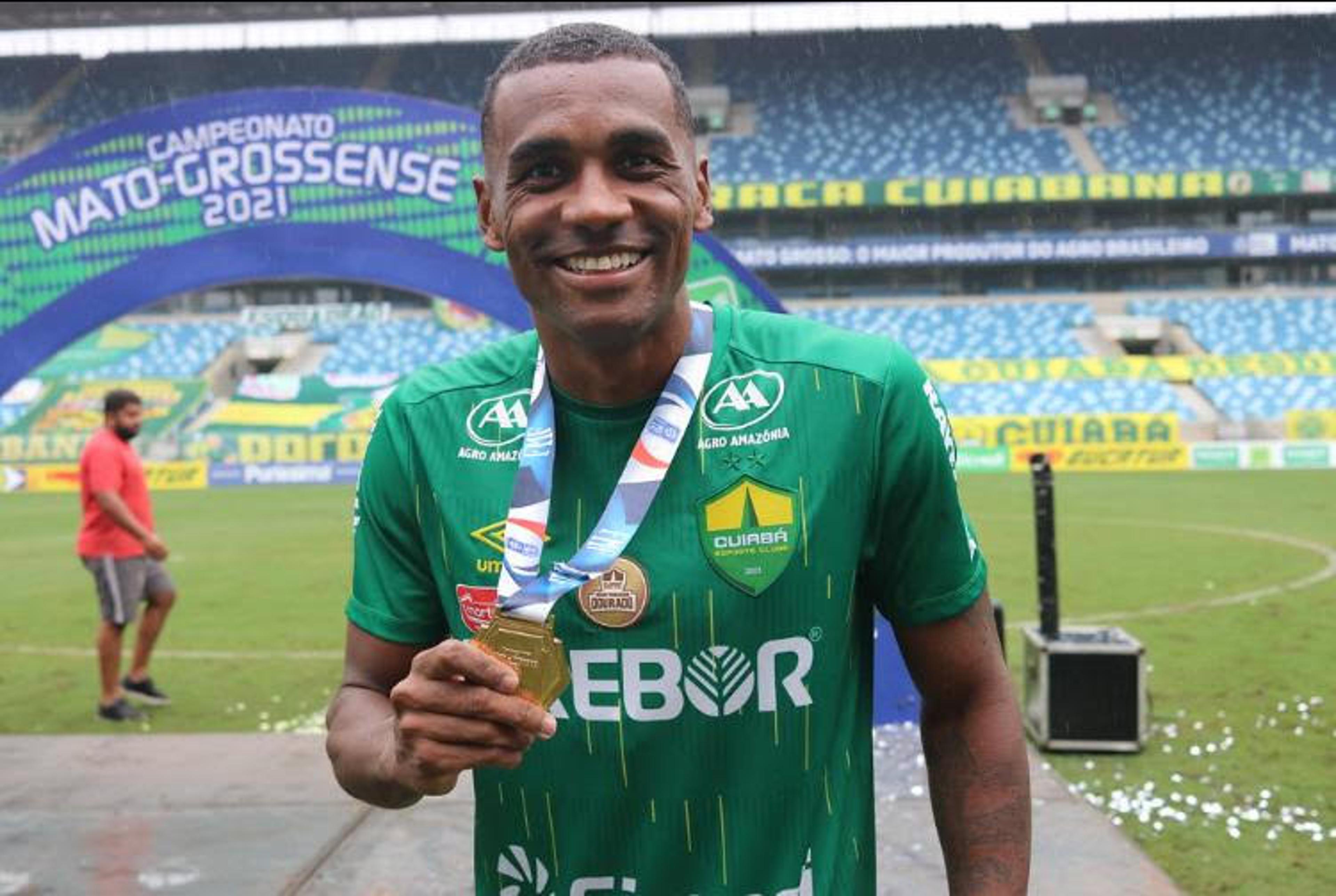 Marllon celebra primeiro título no Cuiabá e é otimista para o Brasileirão