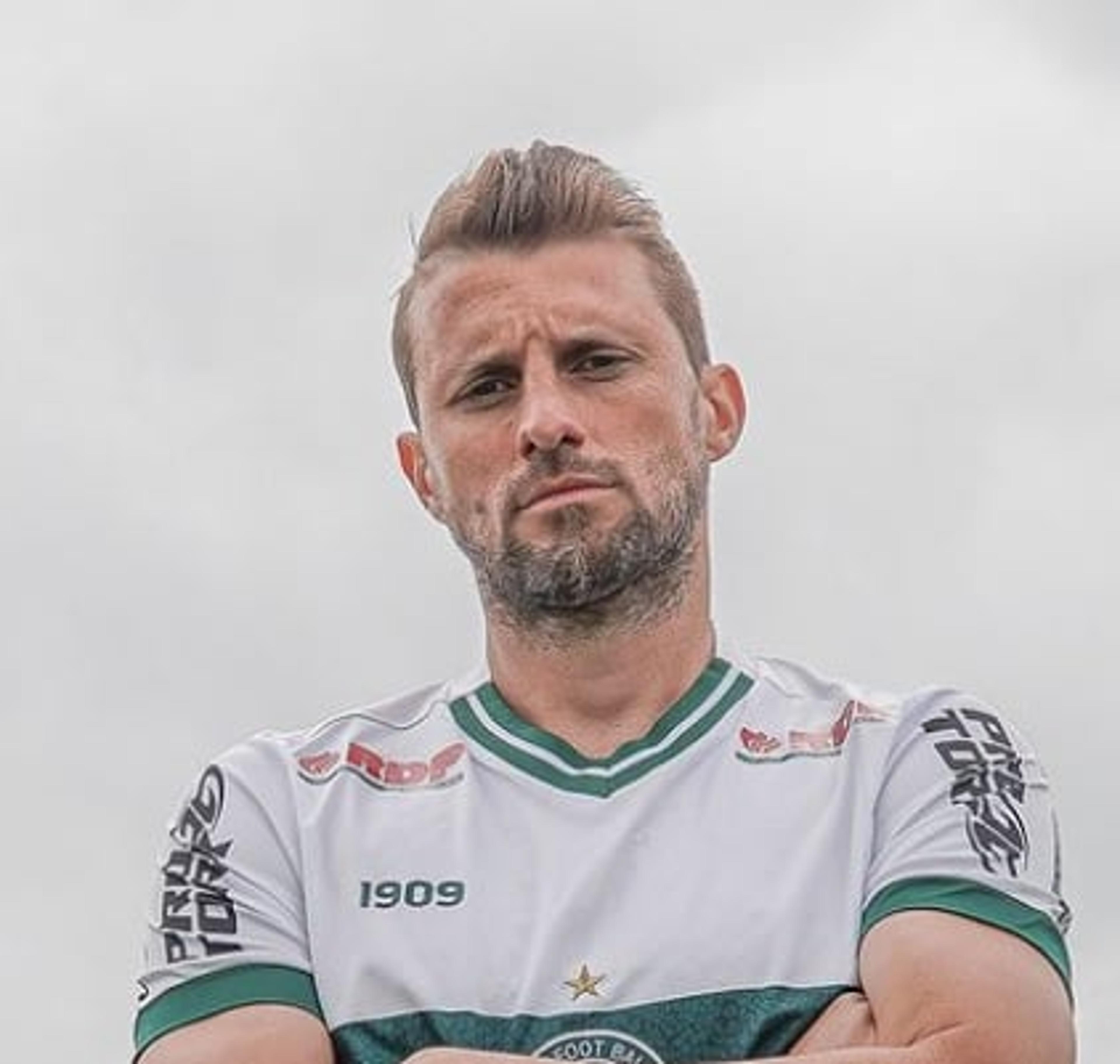 Por Covid-19, Henrique desfalca o Coritiba nos dois primeiros jogos da Série B