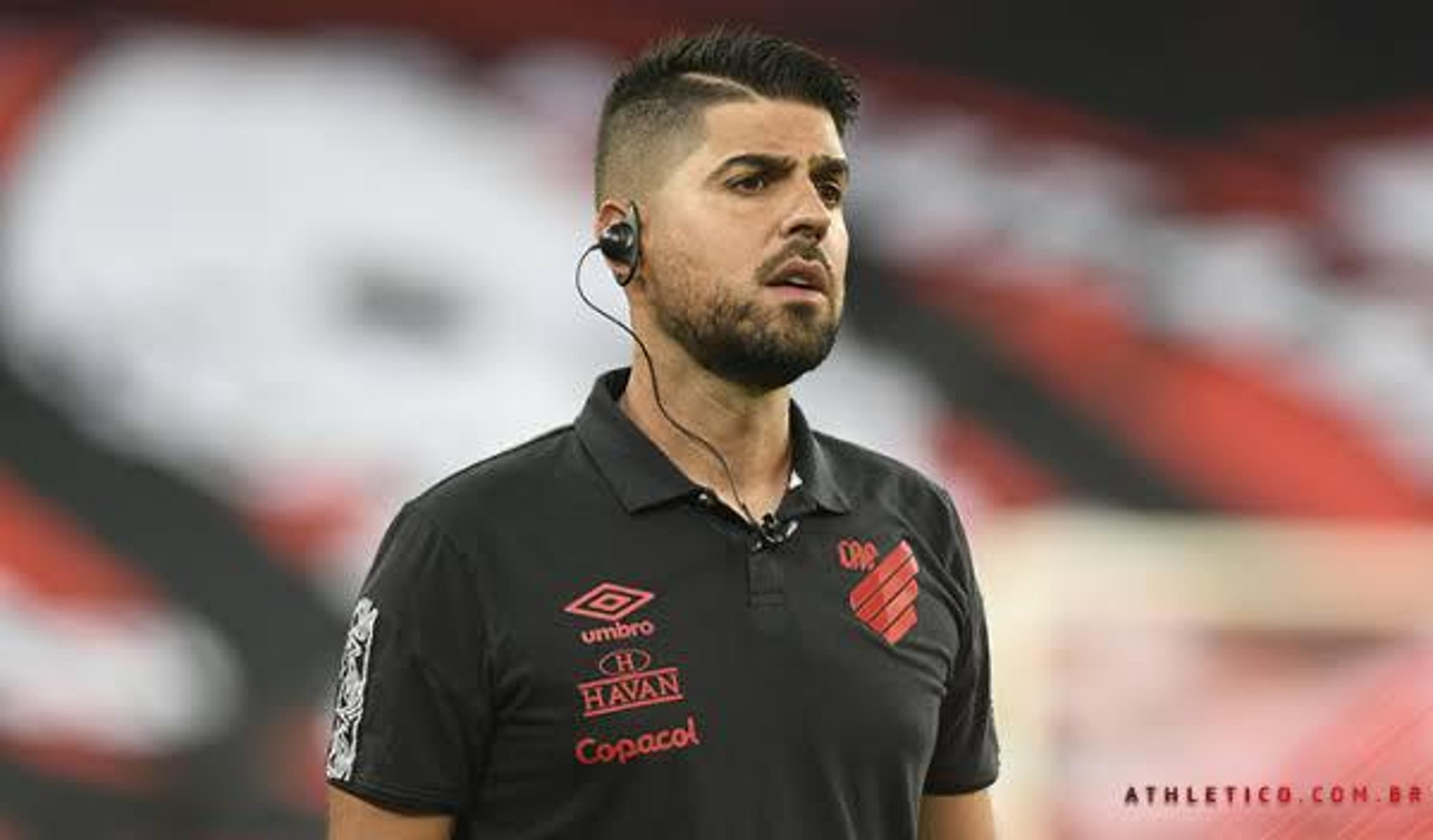 Antônio Oliveira quer virar a chave do Athletico e melhorar no Brasileirão