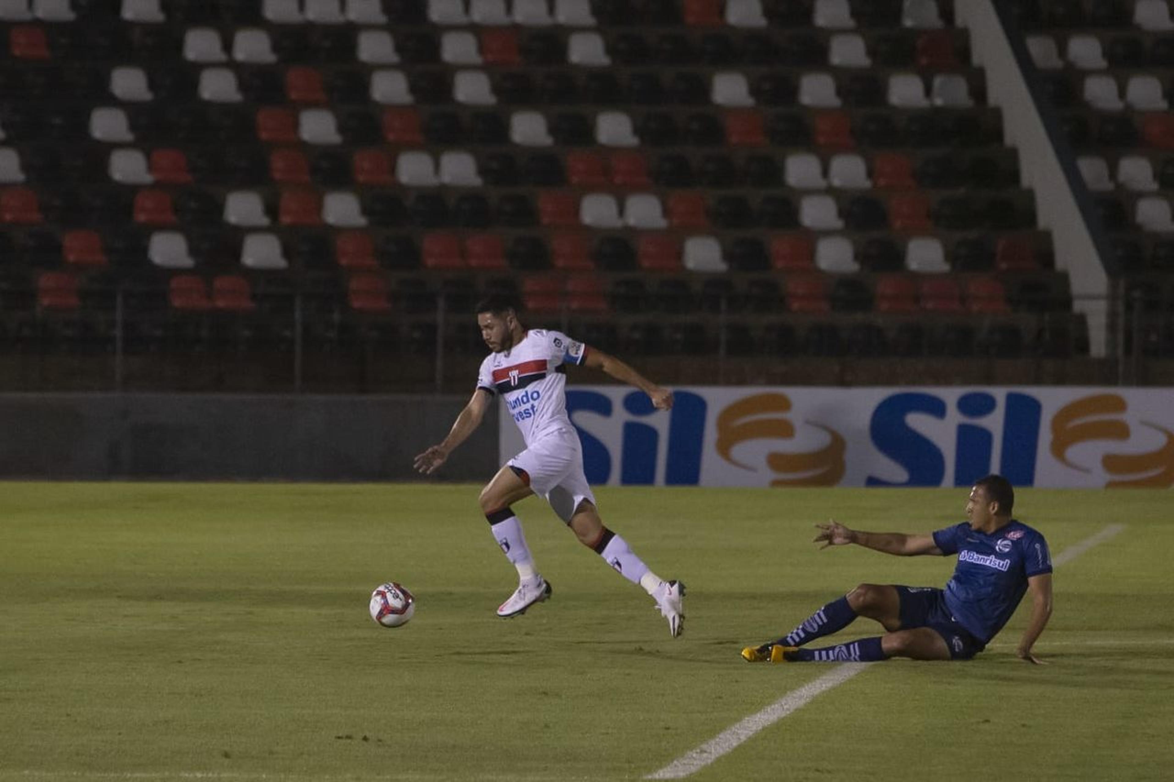 Neto Pessoa comemora gol na vitória do Botafogo-SP pela Série C: ‘Estrear com vitória é sempre importante’