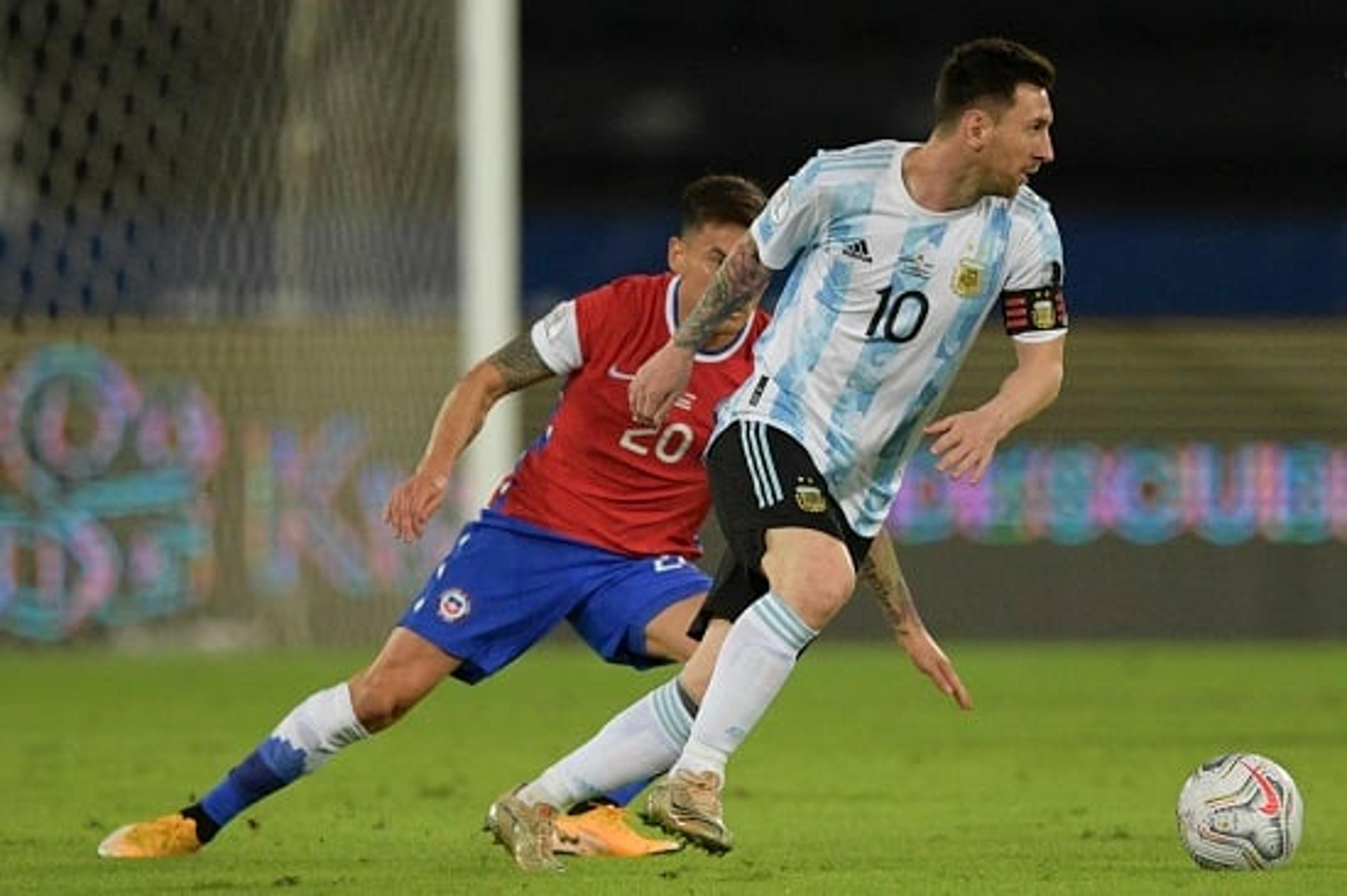 Messi marca golaço, mas Chile arranca empate da Argentina em estreia pela Copa América