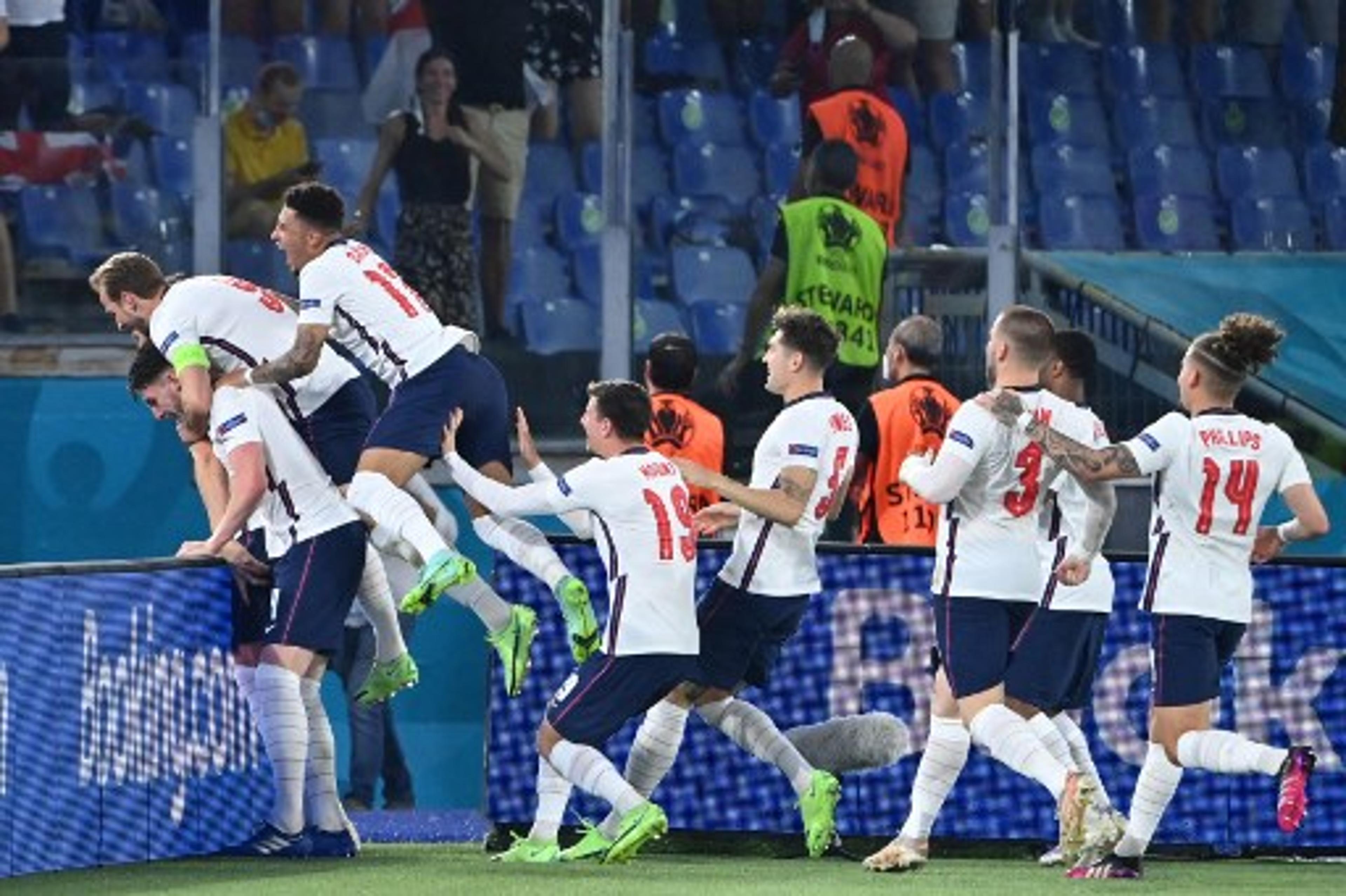 Inglaterra goleia a Ucrânia com tranquilidade e avança às semifinais da Eurocopa