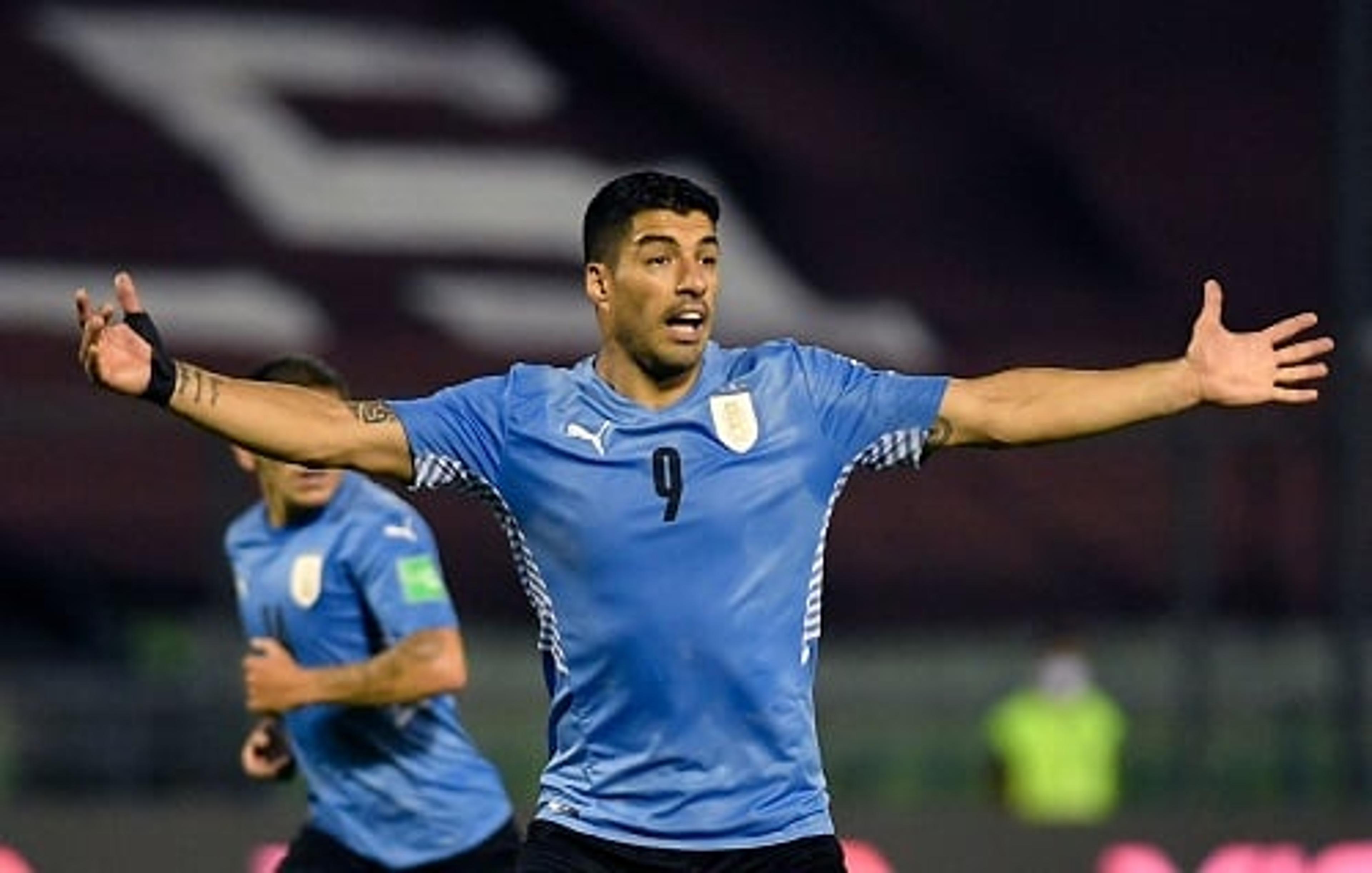 Luis Suárez não contém emoção após a vaga do Uruguai na Copa do Mundo