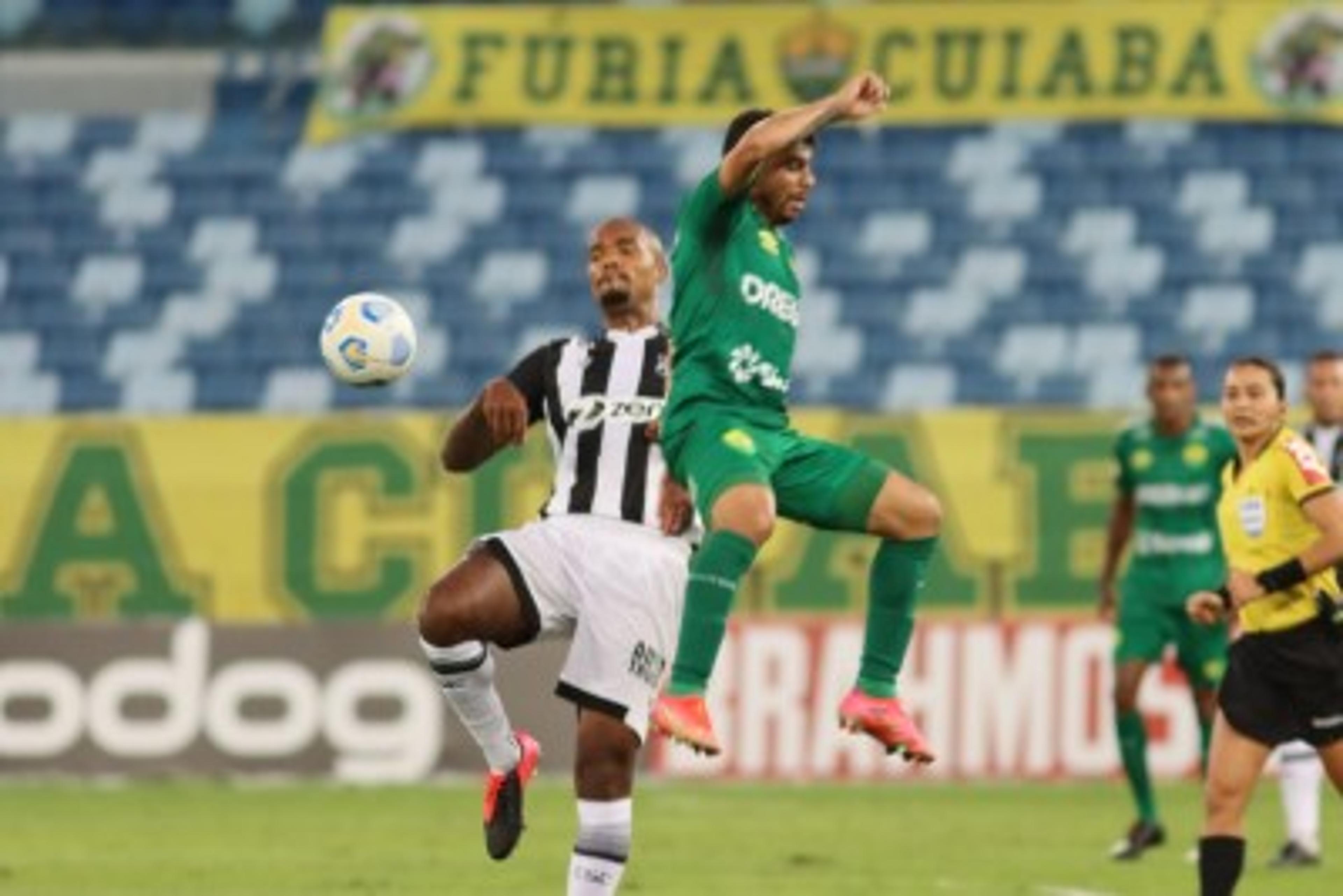 Com gol no apagar das luzes, Cuiabá arranca empate com Ceará