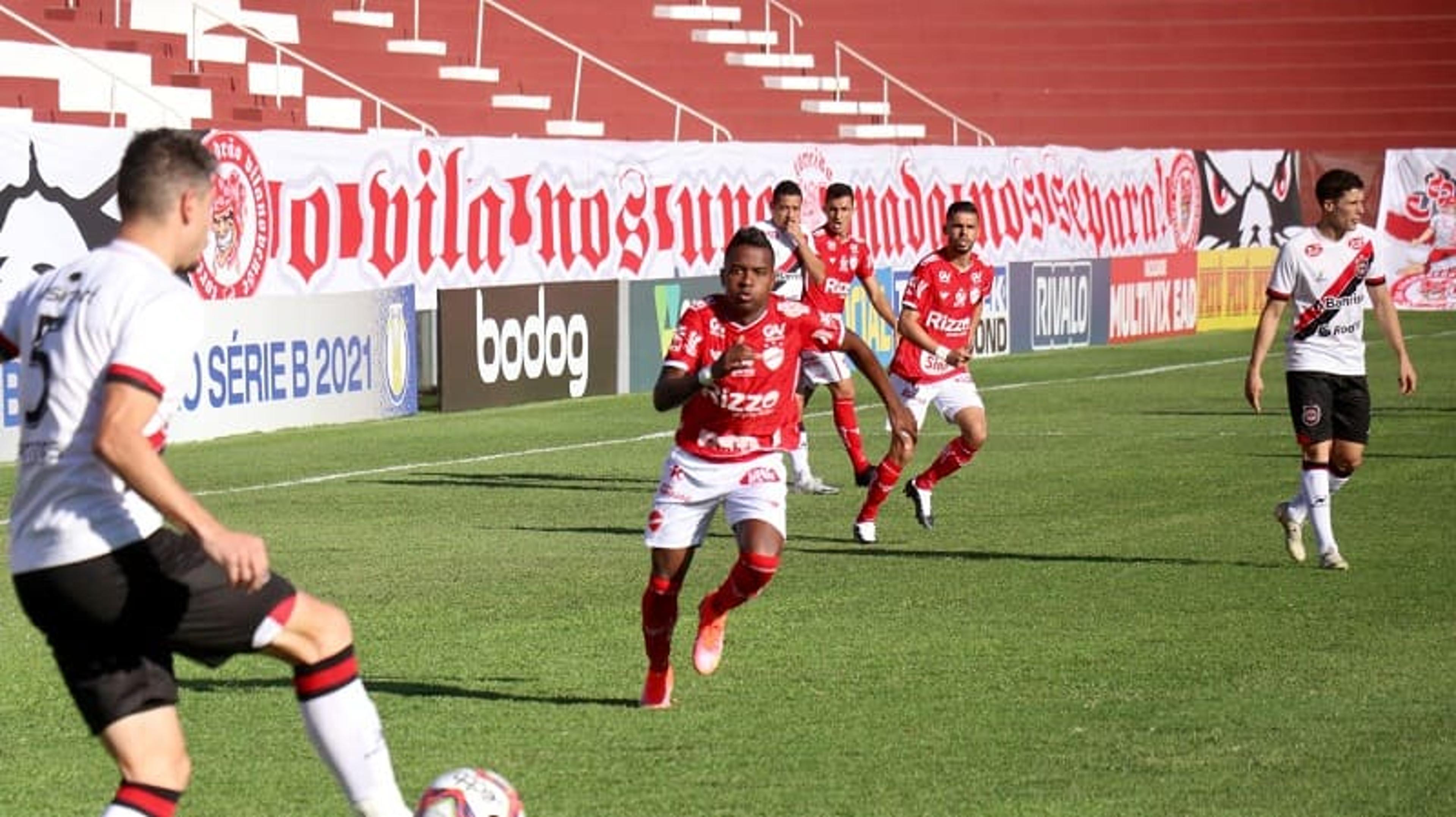 Na Série B, Vila Nova e Brasil de Pelotas fazem jogo de poucas chances e apenas empatam