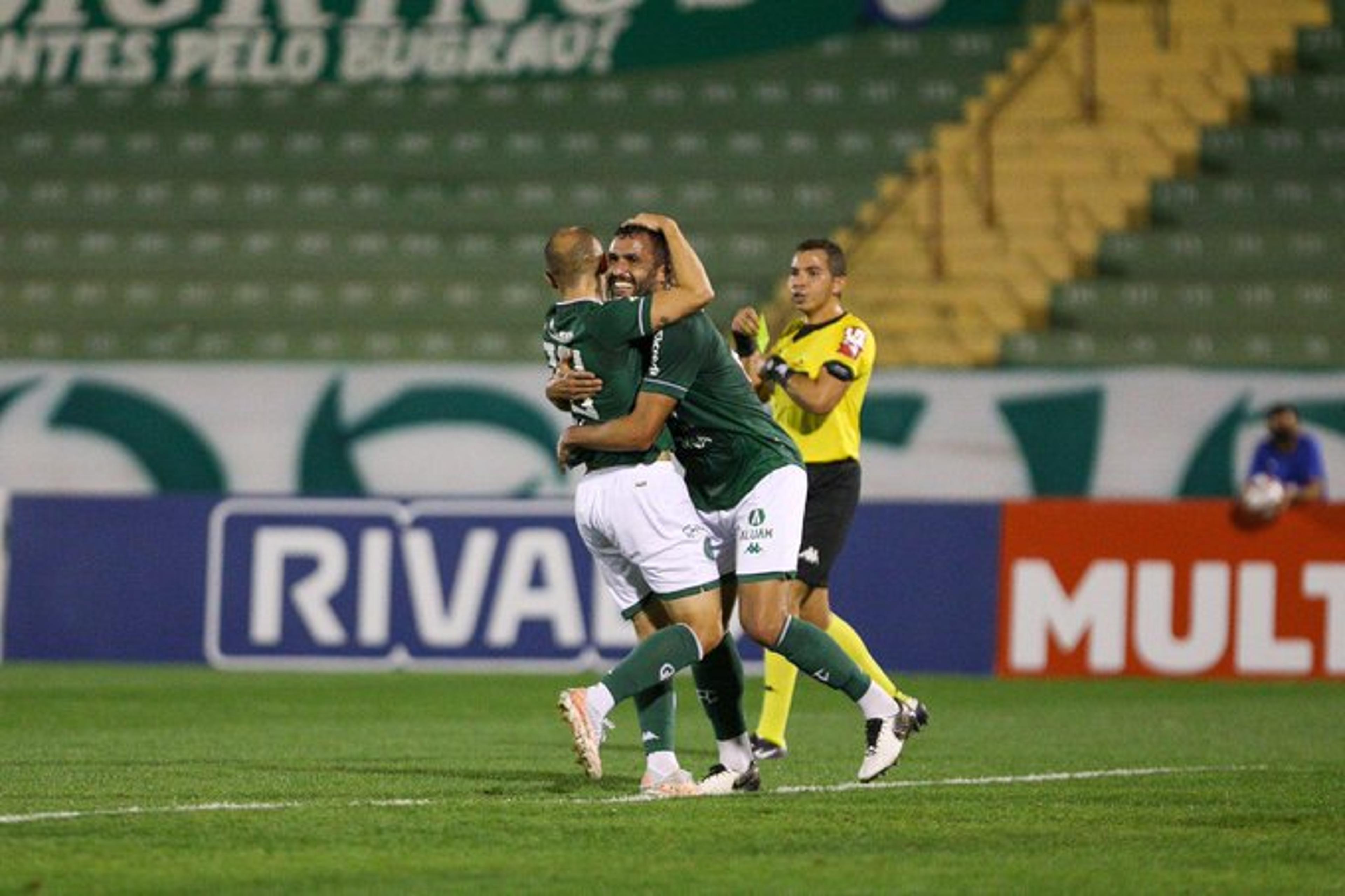 Guarani vence CRB em Campinas e entra no G4 da Série B