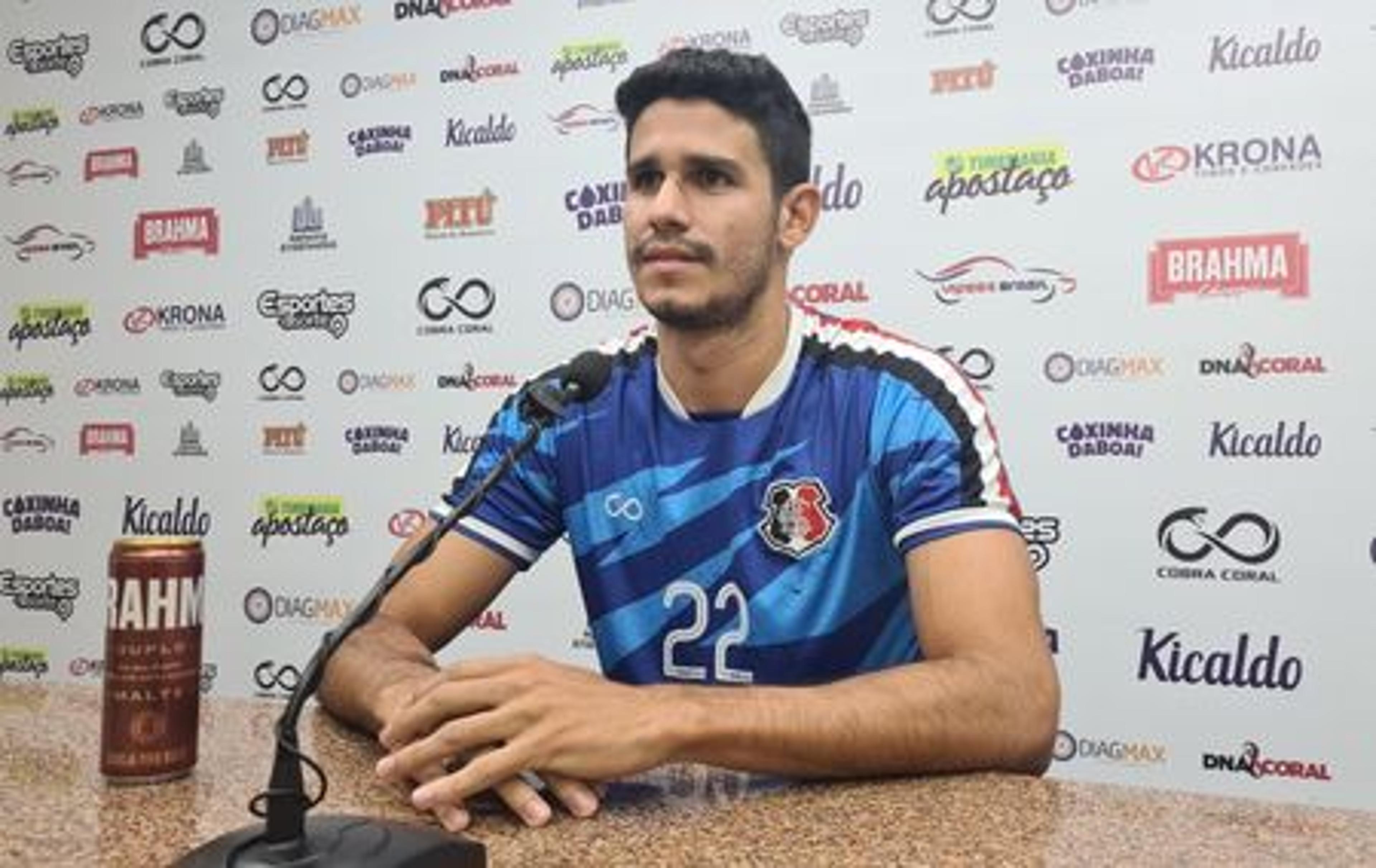 Estreante, Victor Oliveira fala sobre momento do Santa Cruz