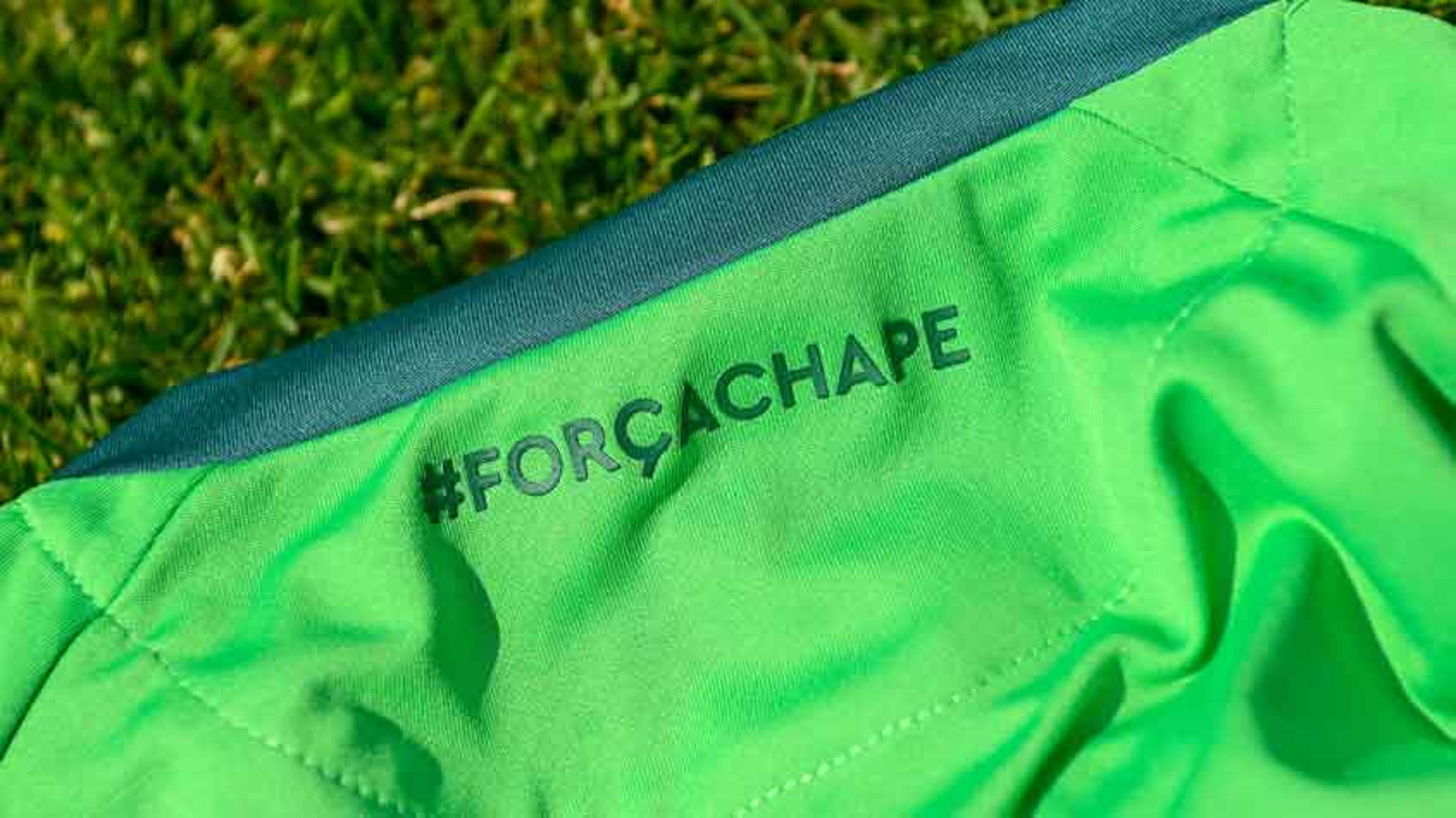 Com história semelhante, Torino anuncia novo uniforme em homenagem à Chapecoense