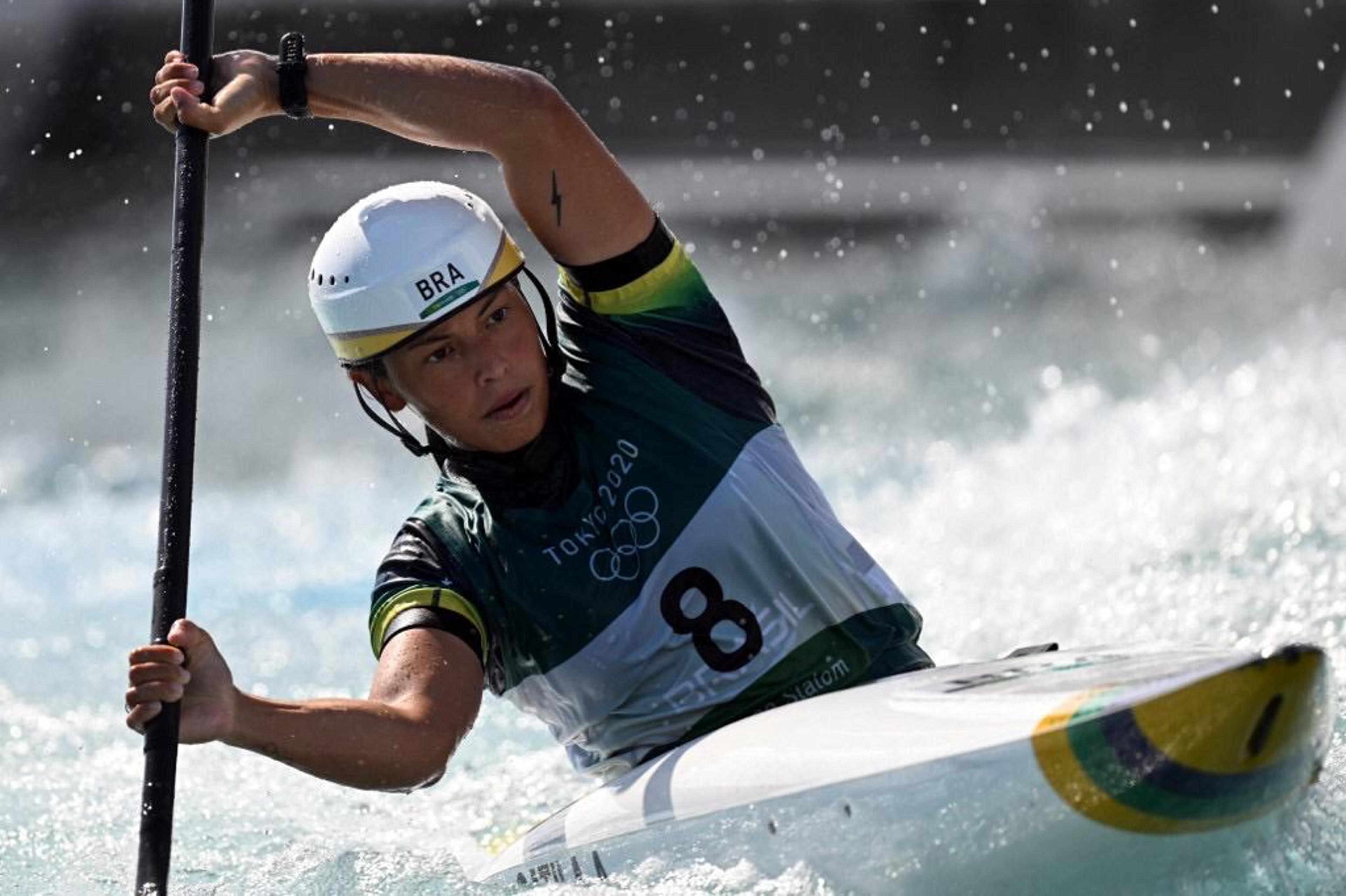 Na final da Canoagem Slalom dos Jogos Olímpicos de Tóquio, Ana Sátila leva punição e fica em 10° lugar