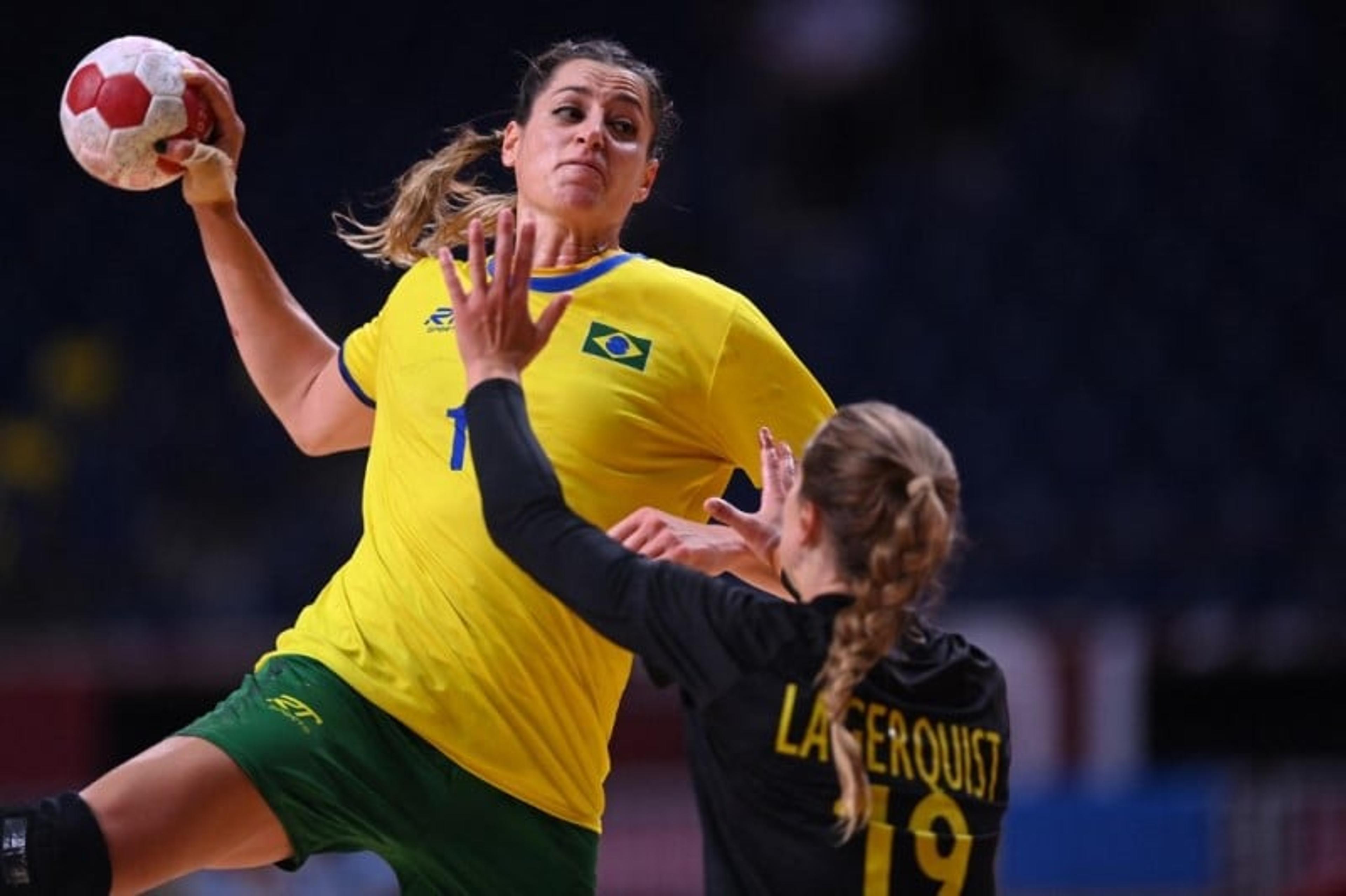 Brasil perde para Suécia e faz confronto direto contra França para ir às quartas no handebol feminino