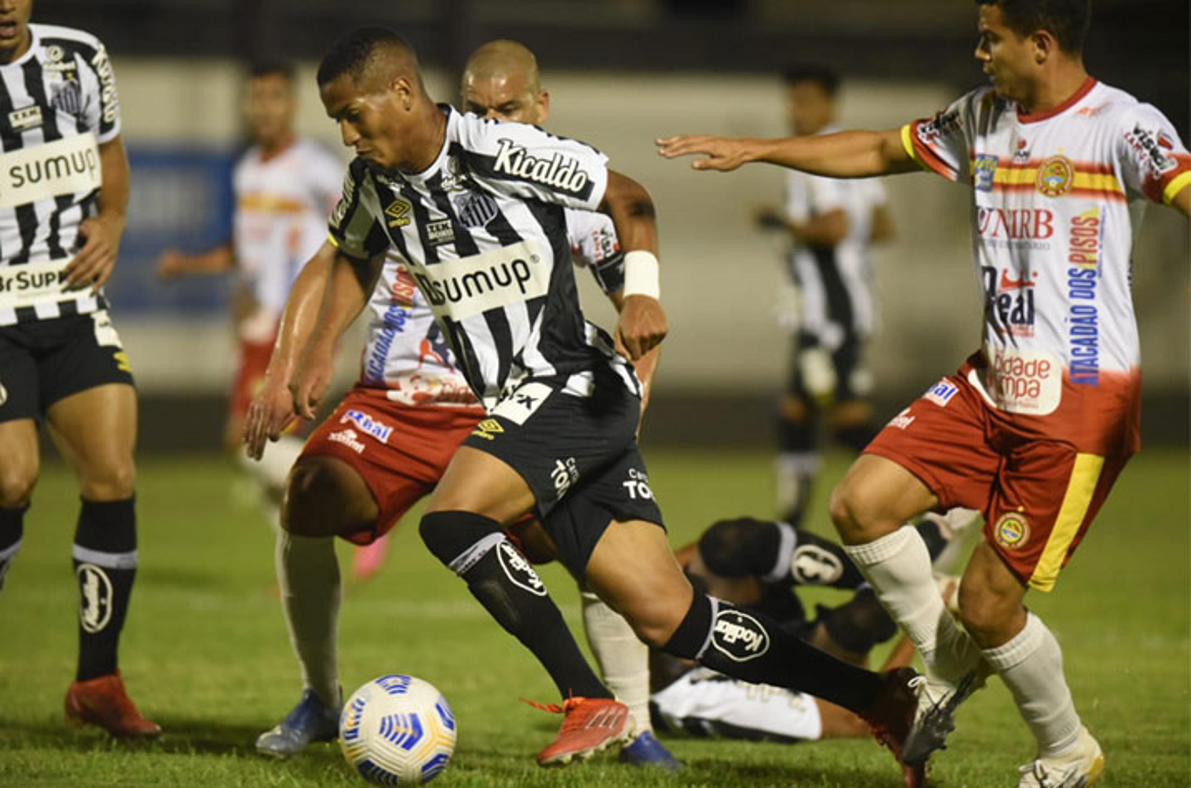 Santos joga mal, perde para a Juazeirense, mas garante vaga nas quartas de final da Copa do Brasil