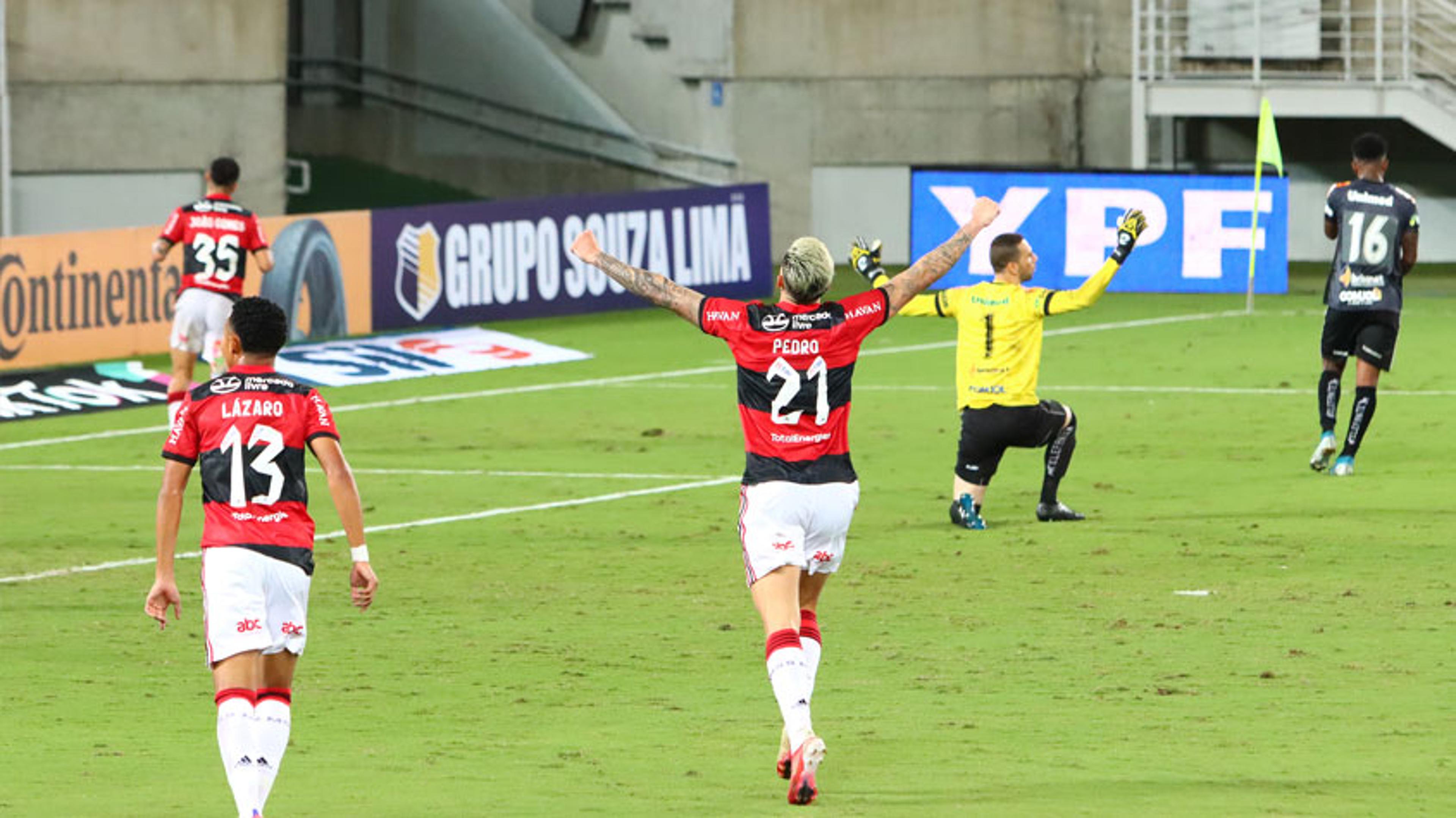 Em jogo com polêmica no VAR, Flamengo volta a vencer o ABC e avança na Copa do Brasil