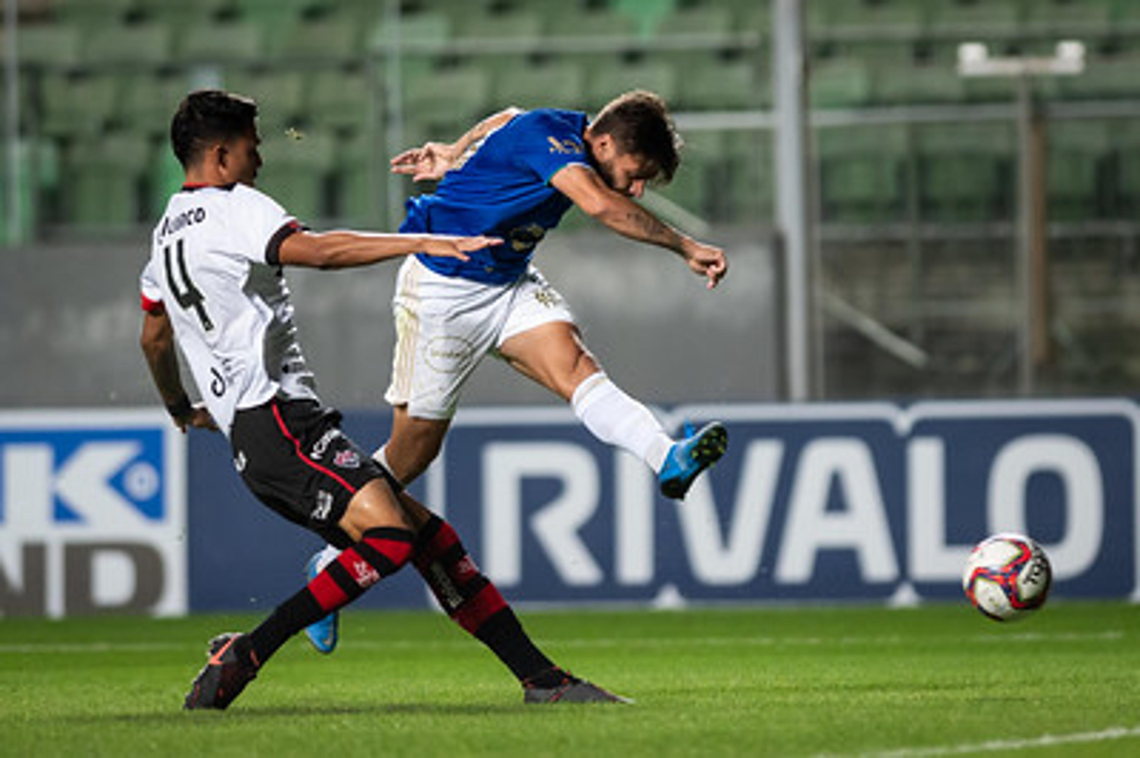 Cruzeiro sai atrás, vira o jogo, mas cede o empate ao Vitória pela Série B do Brasileiro