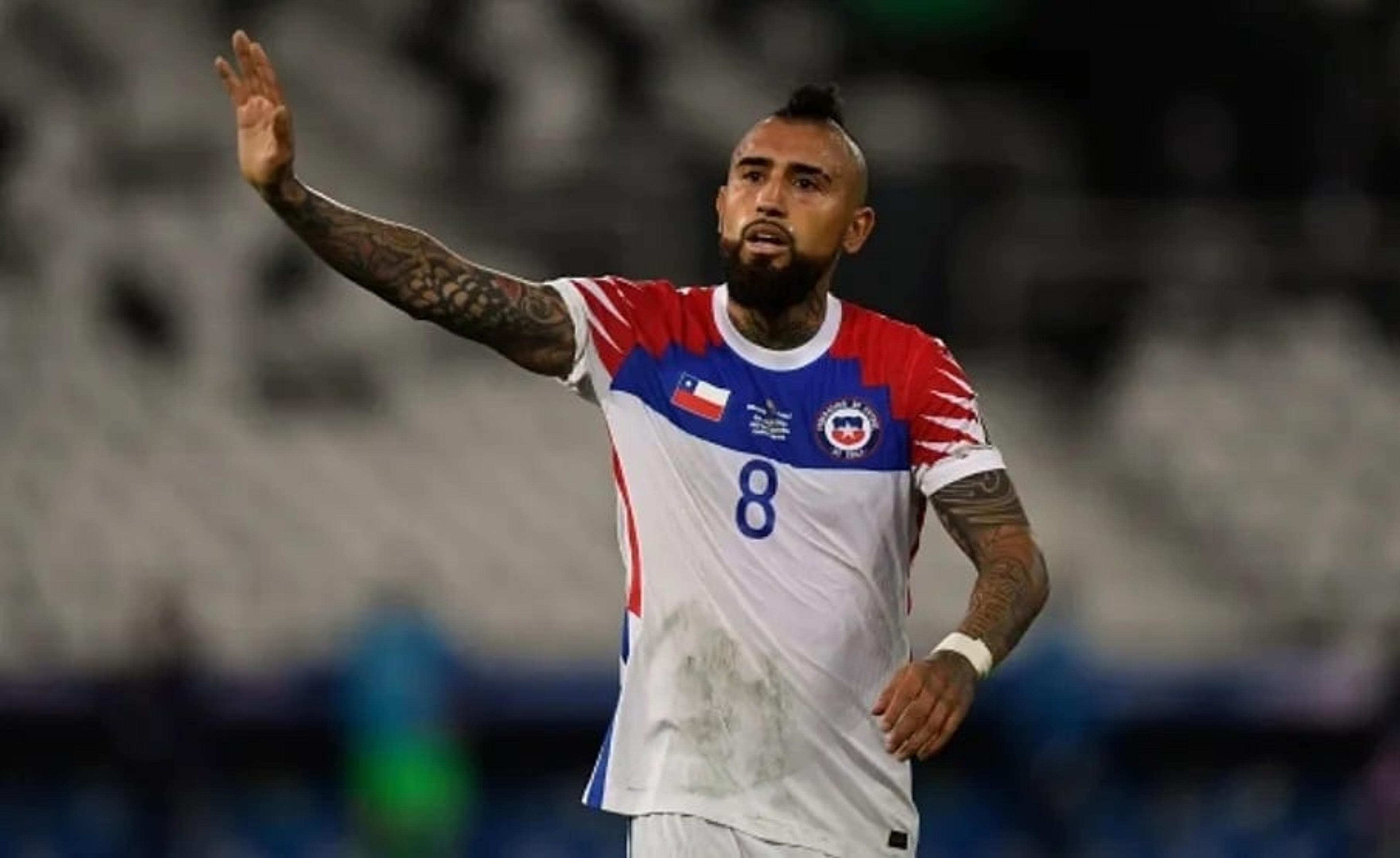 Flertando com o Flamengo, Vidal recebe proposta milionária do Qatar