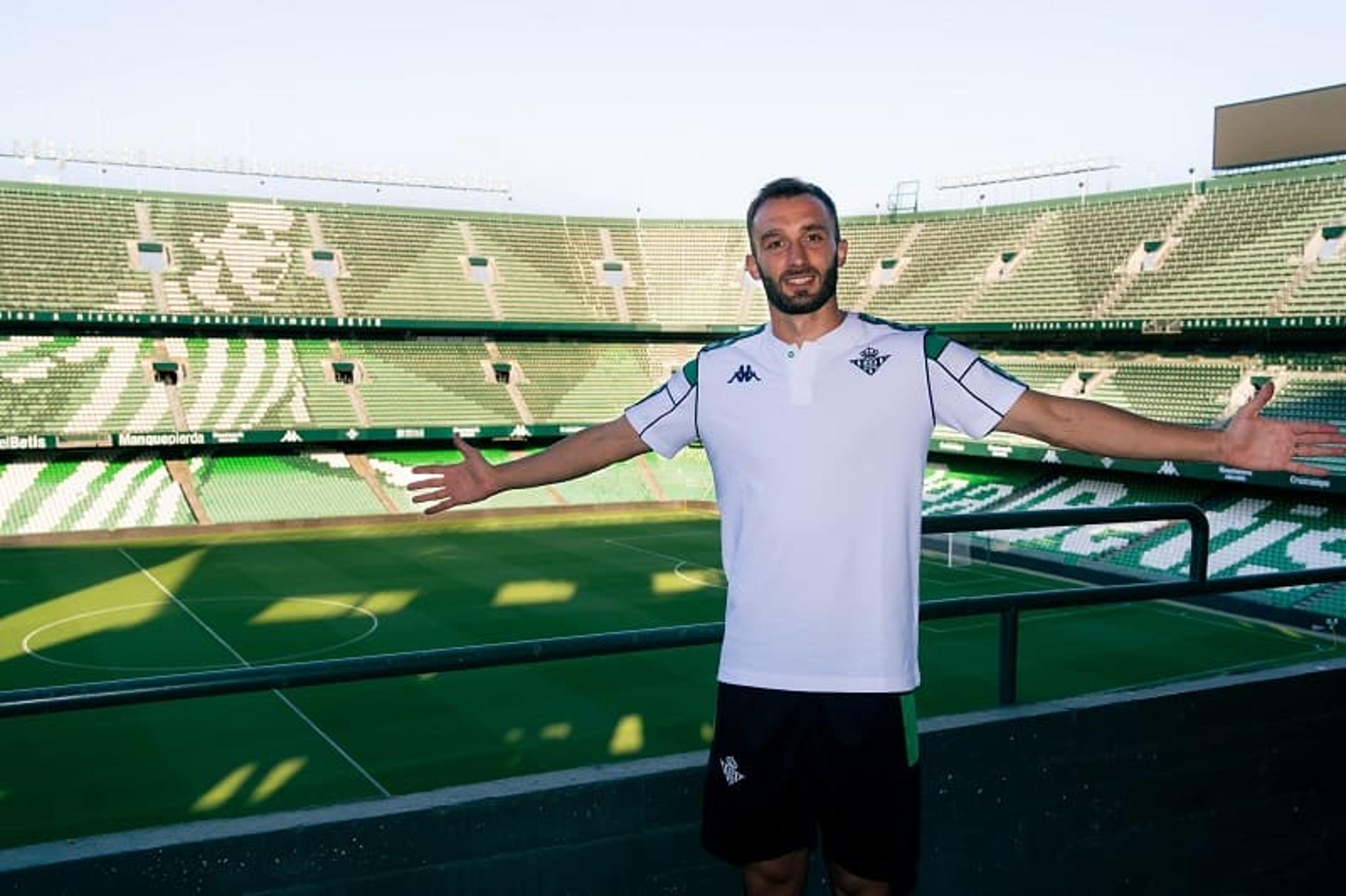 Inspirado em jogo de videogame, Betis anuncia Germán Pezzella