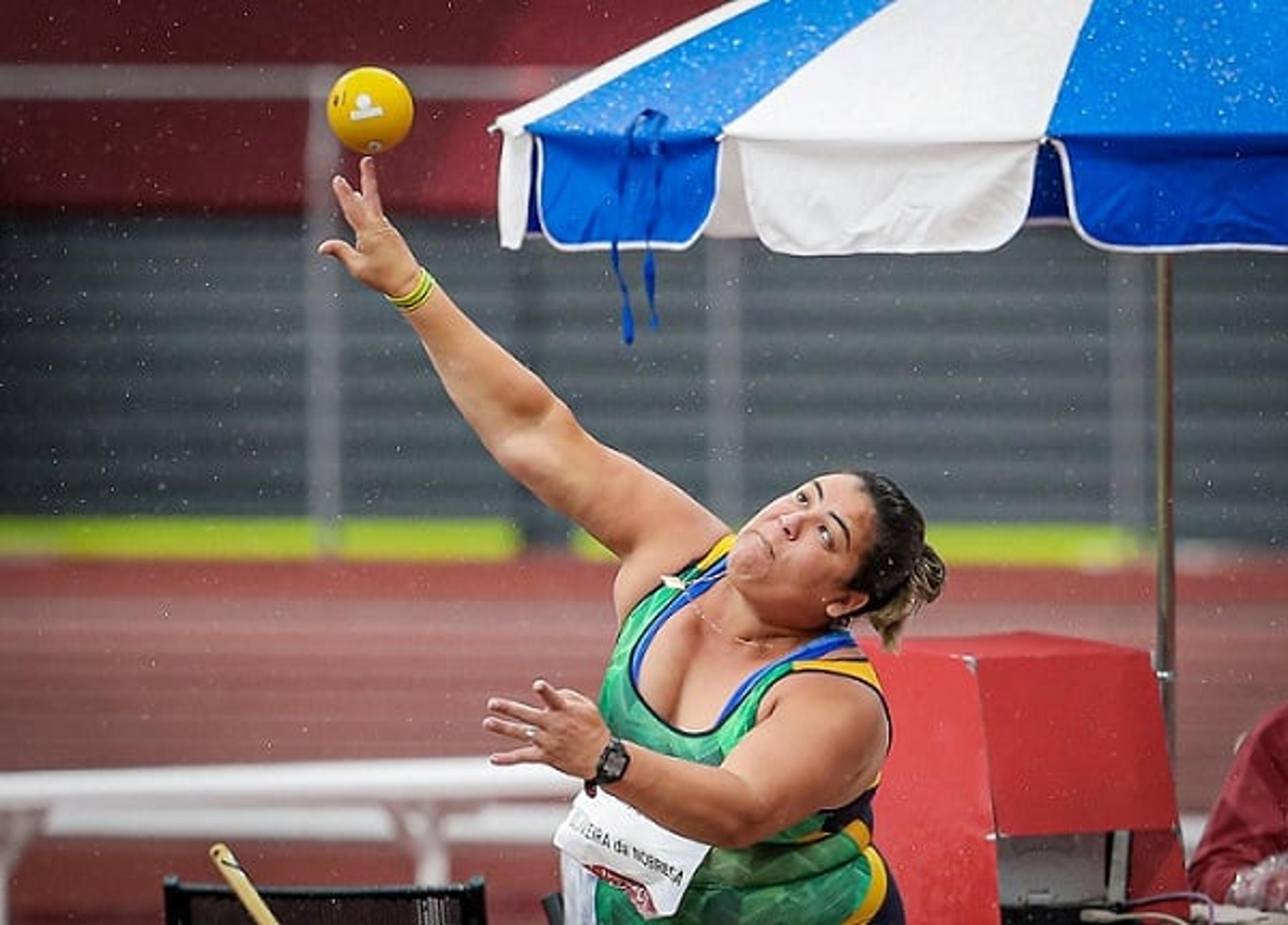 Marivana Oliveira conquista a prata no arremesso de peso e Mateus Evangelista é bronze no salto