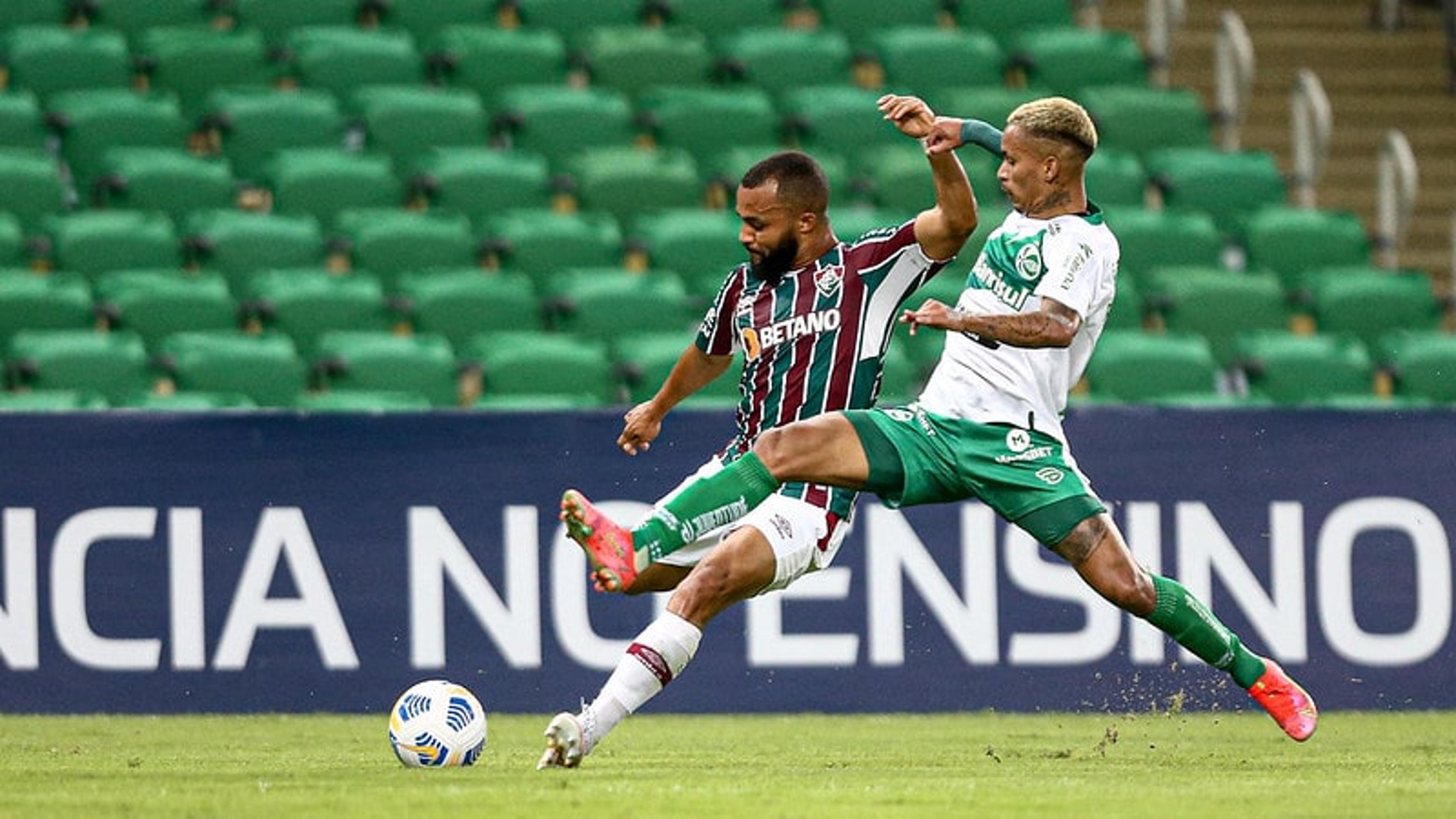 Samuel Xavier comenta chance de gol perdida em empate do Fluminense: ‘Tento caprichar muito’