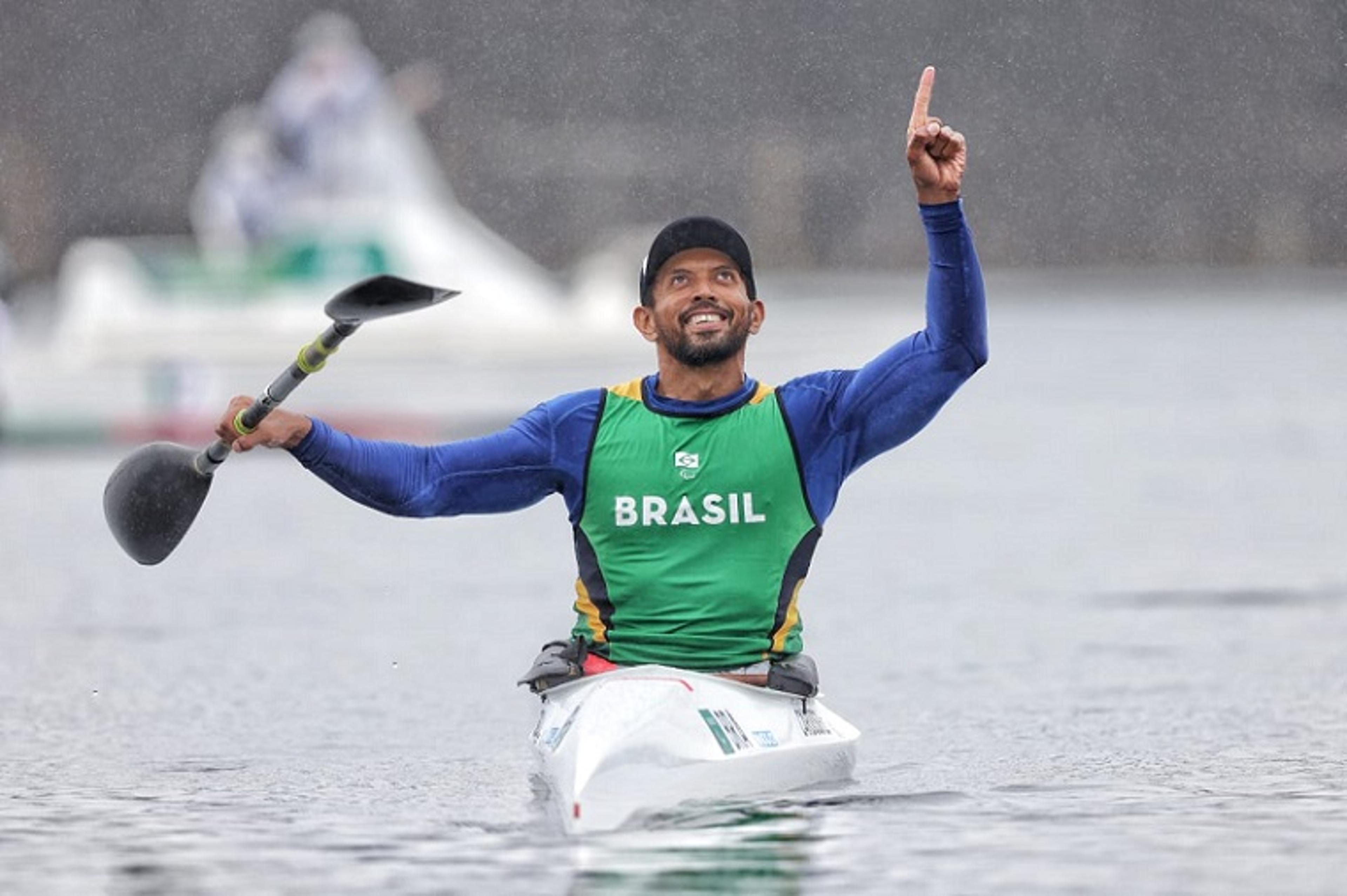 Paralimpíadas: Luis Carlos Cardoso é medalha de prata na canoagem