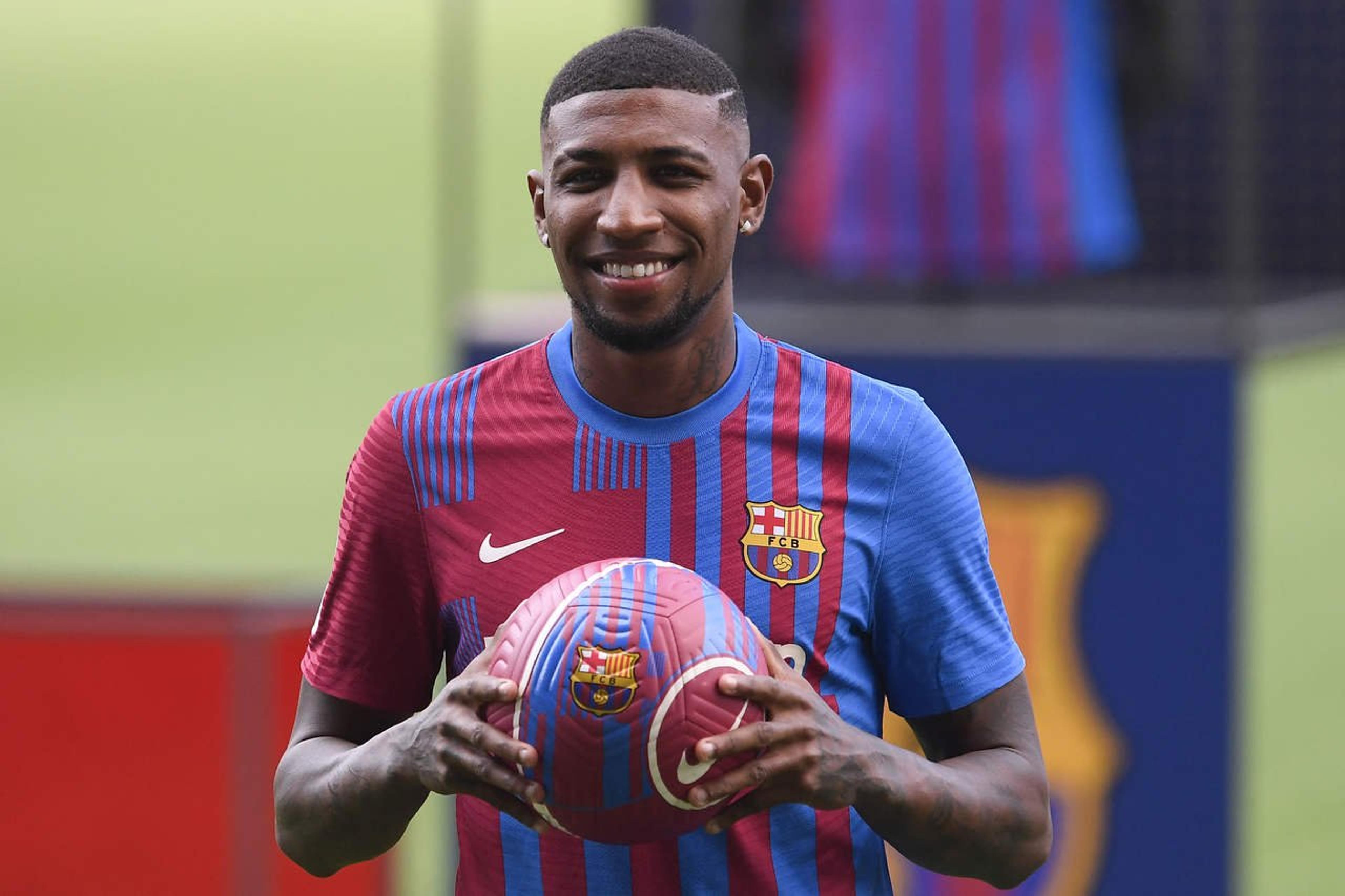 Emerson Royal diz que Barcelona o contratou já pensando em vendê-lo: ‘Eles tinham em mente esta ideia’