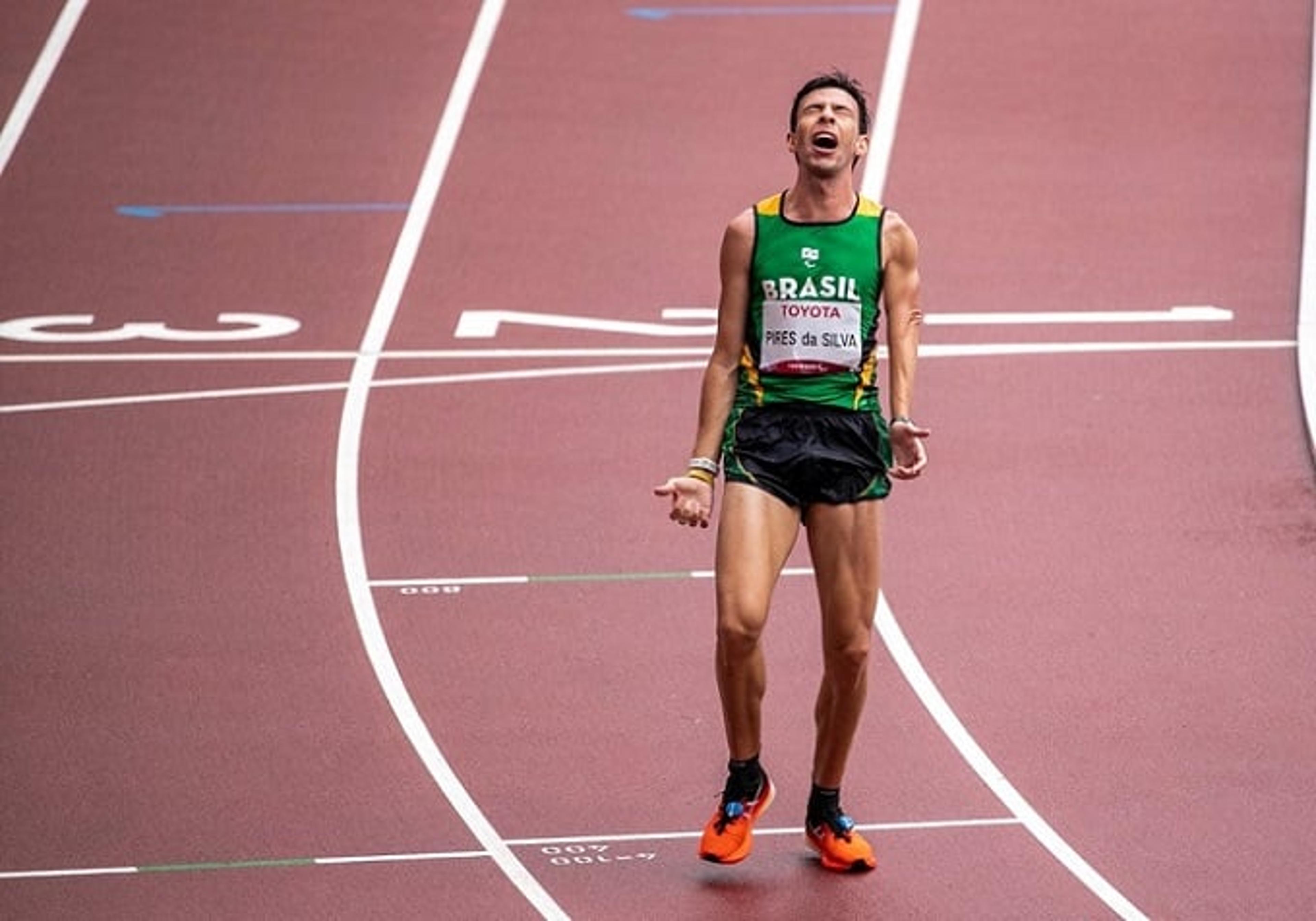 Alex Douglas é prata na maratona e Brasil iguala recorde de medalhas em Paralimpíadas; veja o resumo