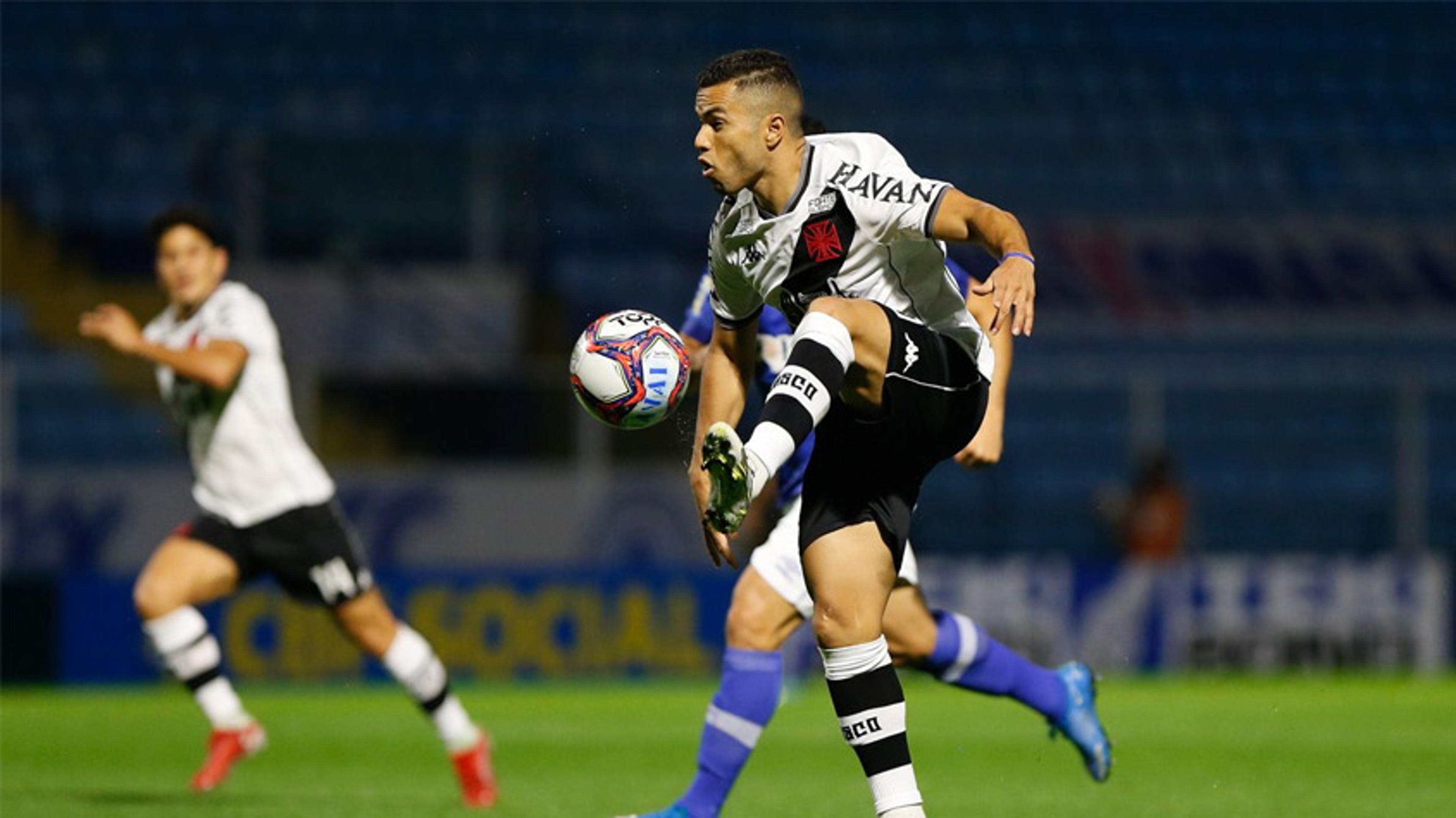 Frágil na defesa e pobre no ataque, Vasco é derrotado pelo Avaí e segue travado na Série B do Brasileirão