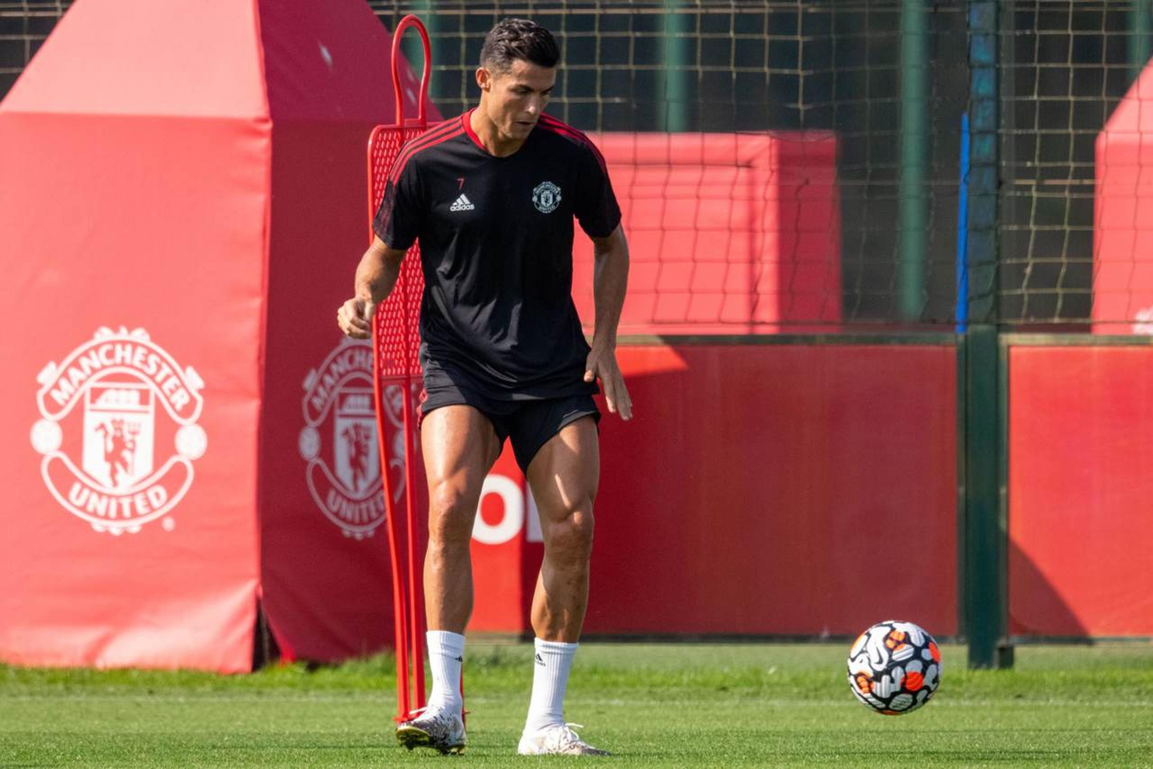 Cristiano Ronaldo volta a treinar no CT do Manchester United após morte do filho