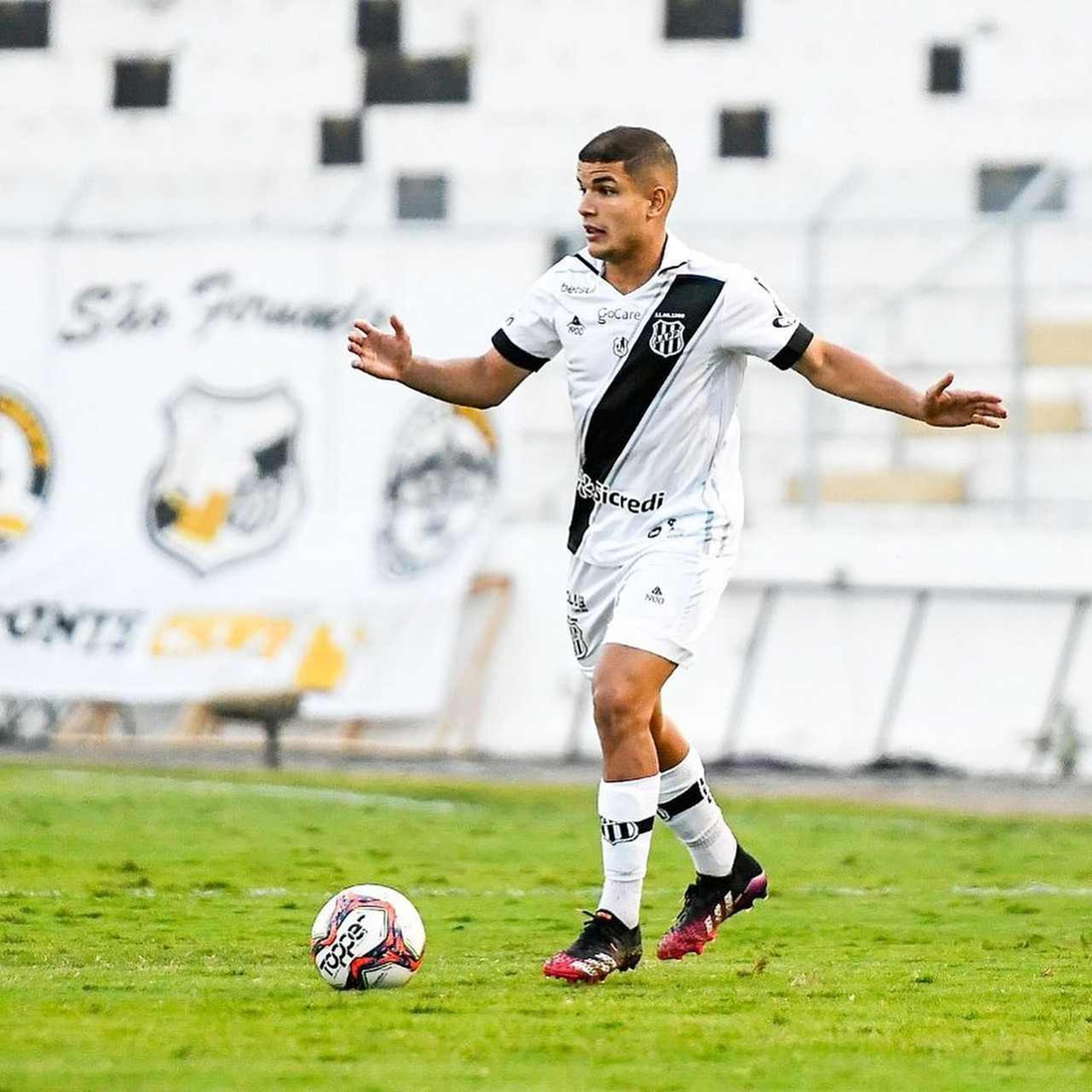 Felipe Albuquerque celebra primeiro gol como profissional e agradece oportunidades na Ponte Preta