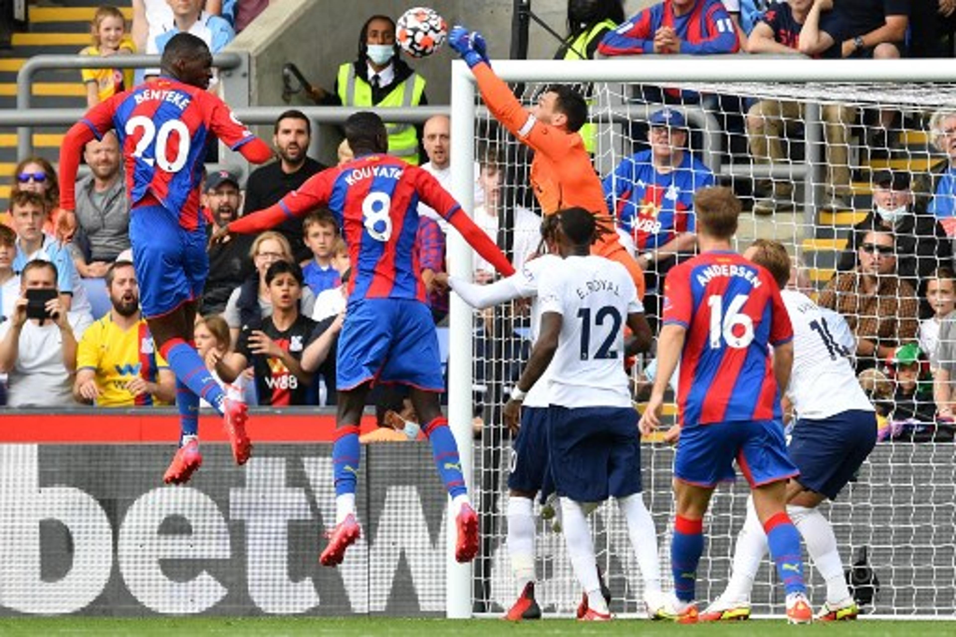 Tottenham joga mal e é derrotado pelo Crystal Palace fora de casa