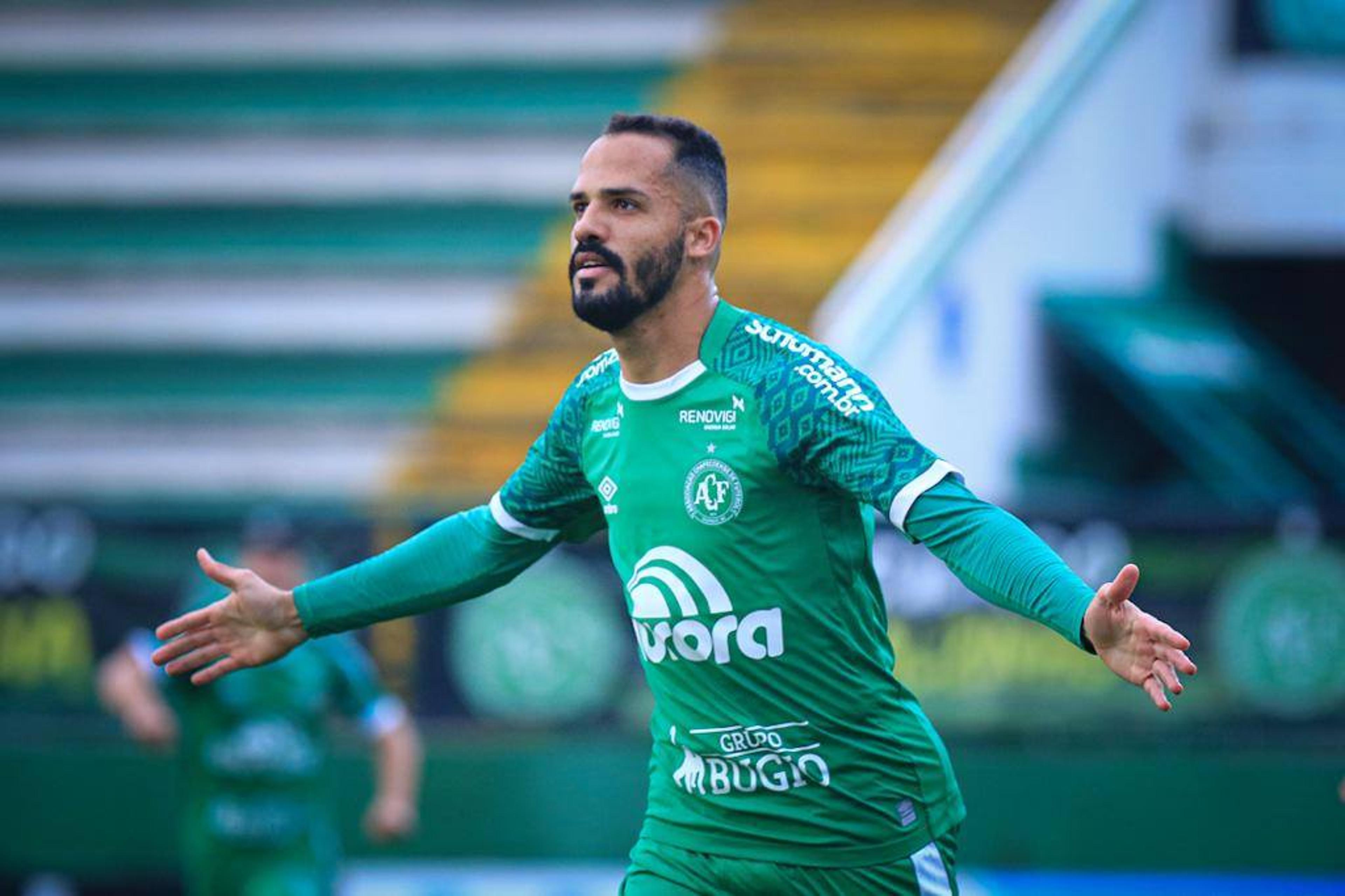 Anselmo Ramon deixa a Chapecoense e encaminha acordo com o CRB