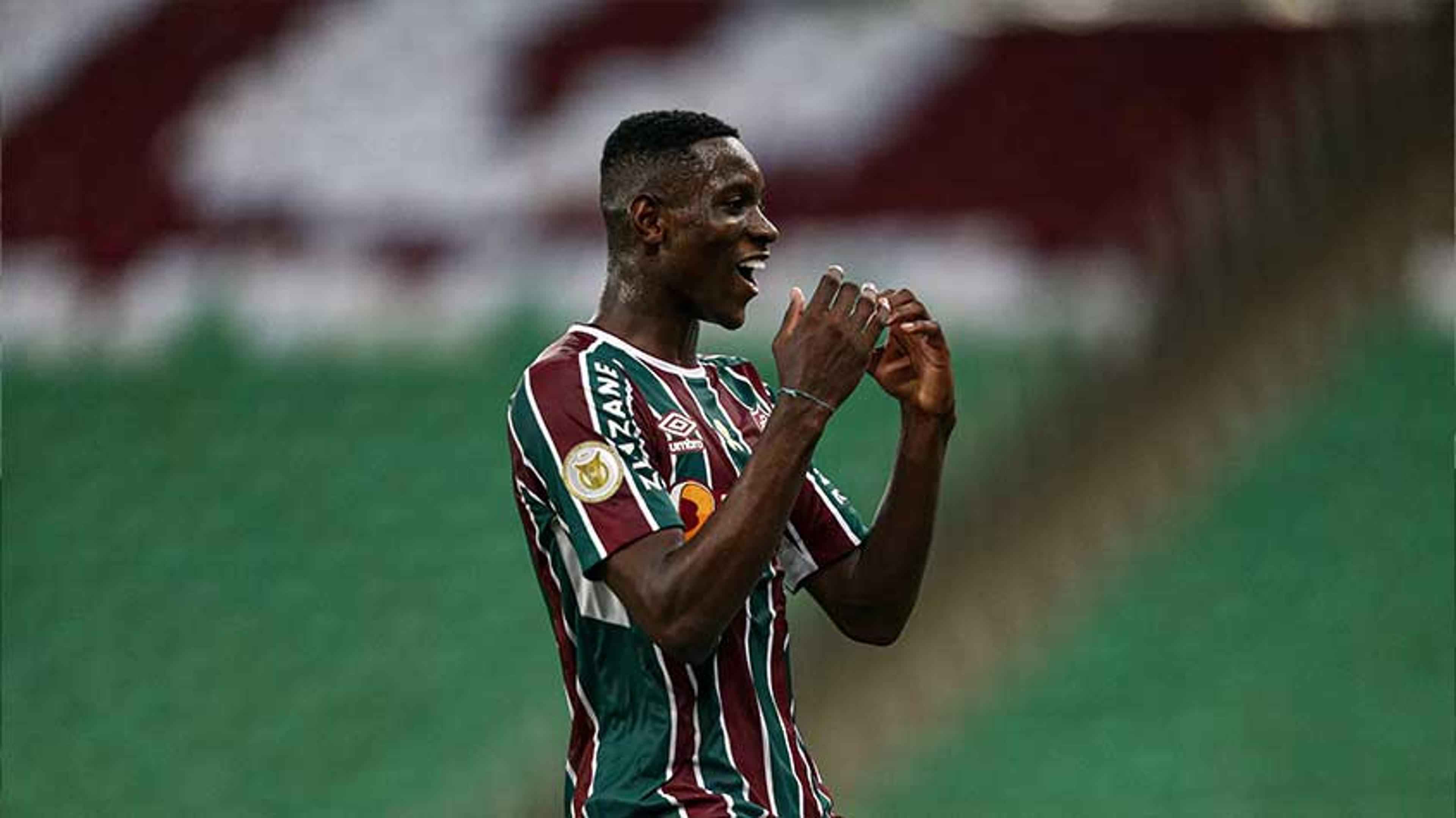 Fora da relação para o jogo, Luiz Henrique viaja com amigos para ver Fluminense e Boavista pelo Carioca