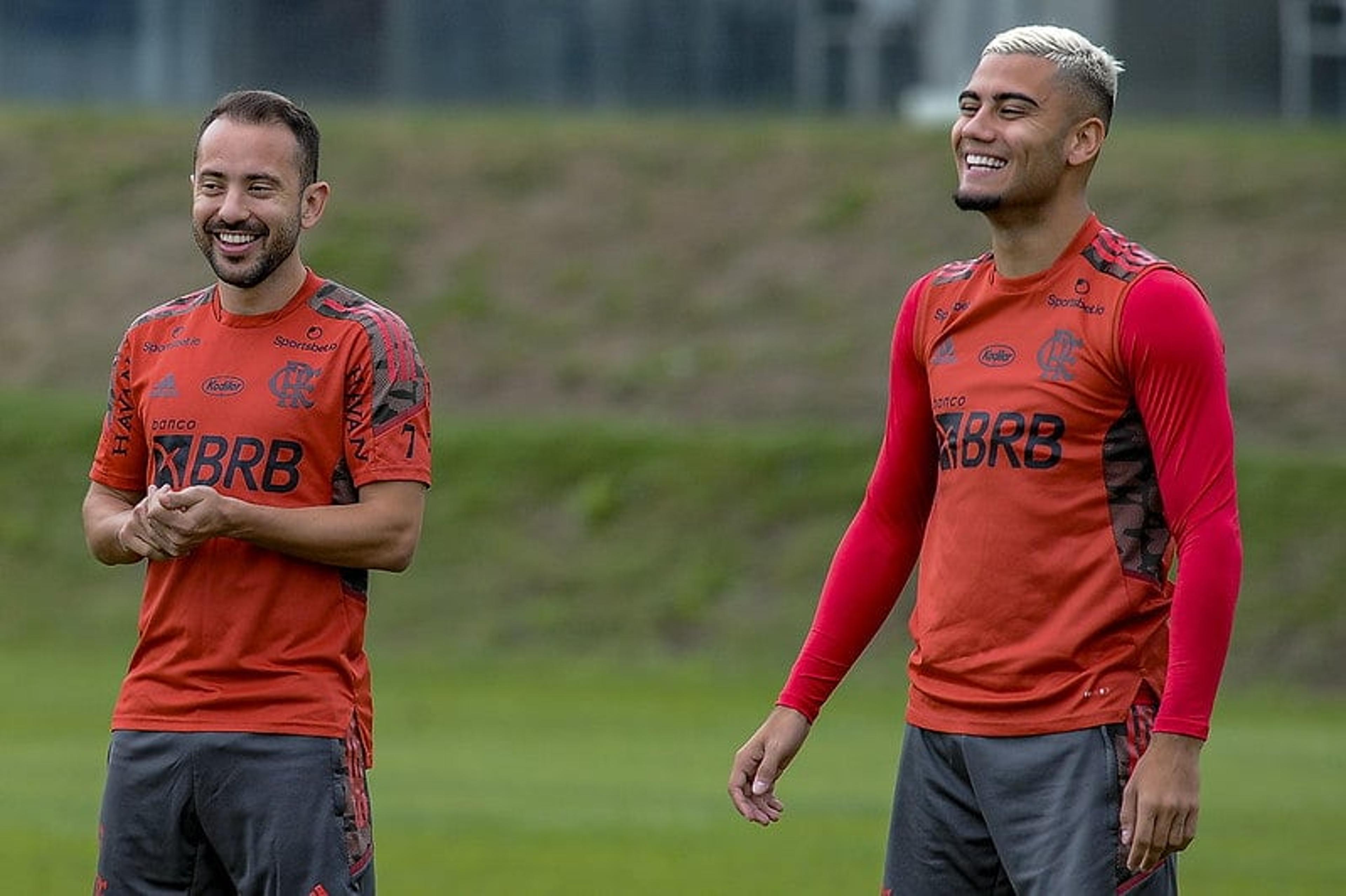 Com Everton Ribeiro e Gabigol, Flamengo faz último treino antes de enfrentar o Cuiabá; Isla é desfalque