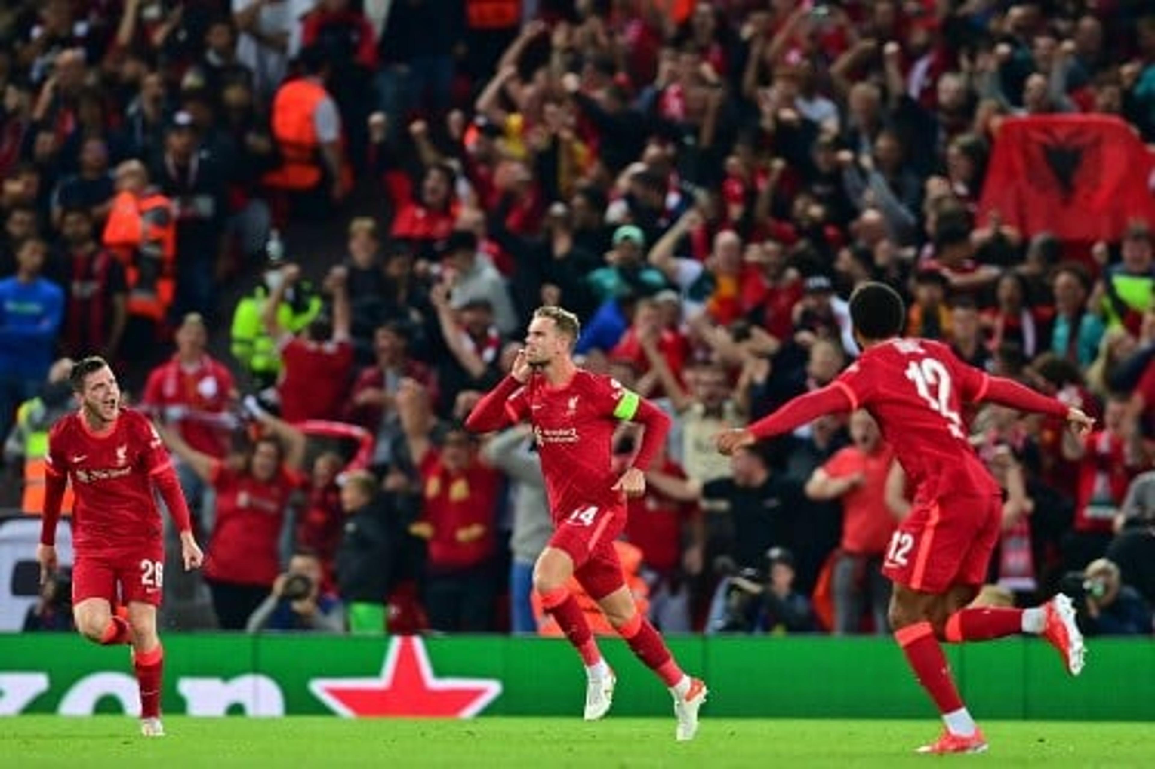 Liverpool vence o Milan pela Champions League em partida com duas viradas